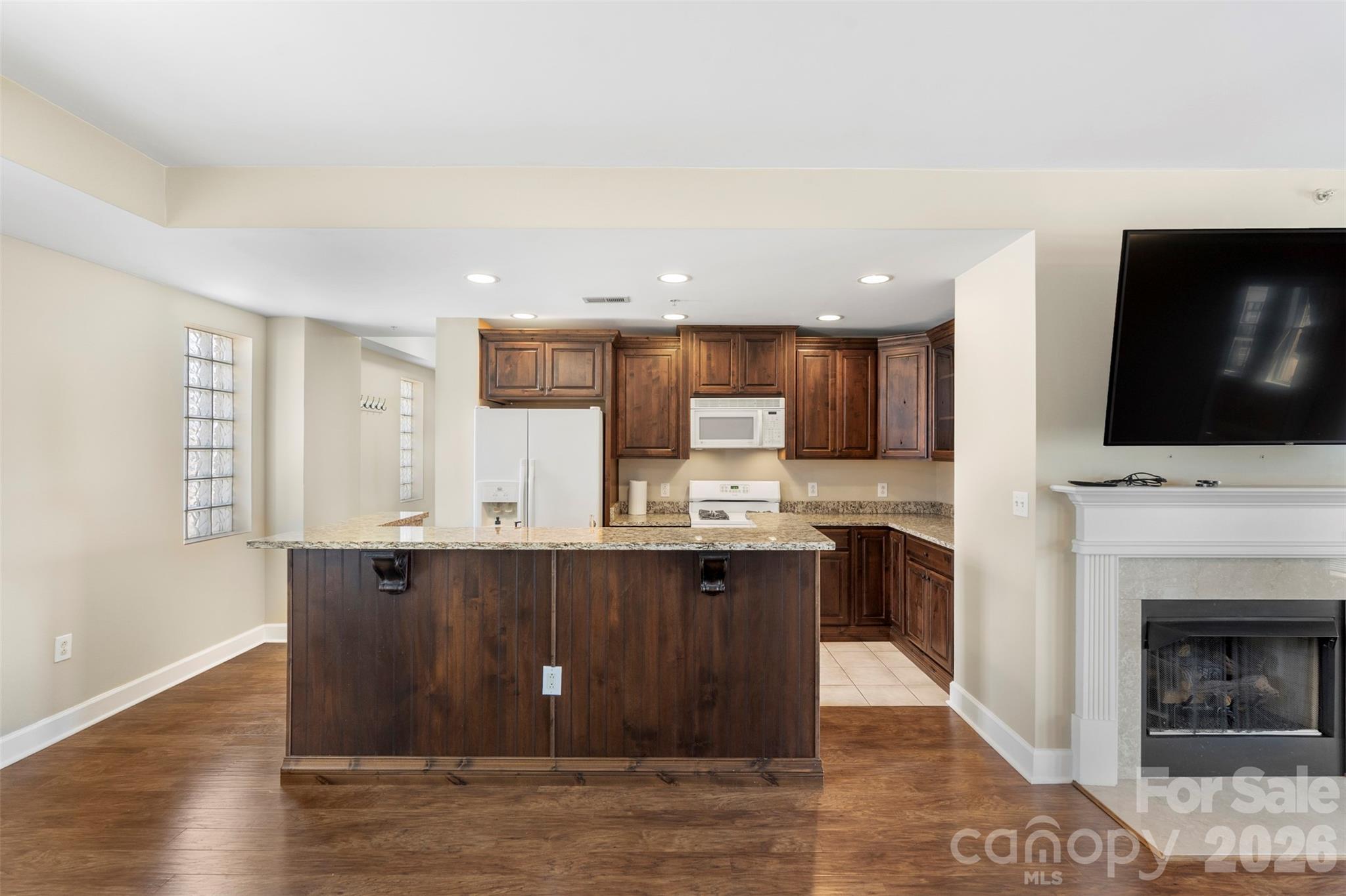 718 W Trade Street 801 Property Photo 10