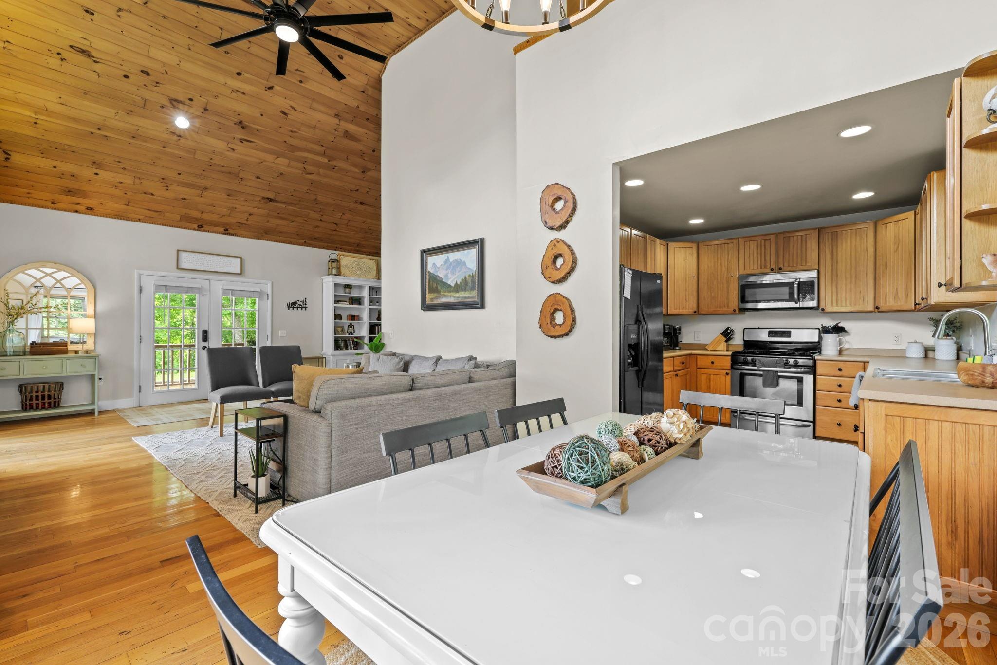 576 Grizzly Ridge Property Photo 8