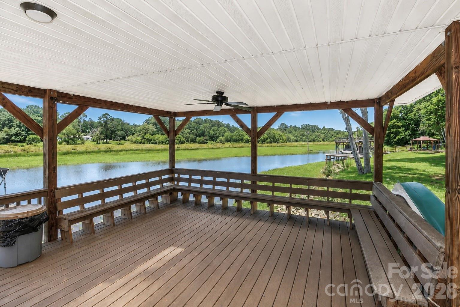 105 Lake Top Lane Property Photo 5