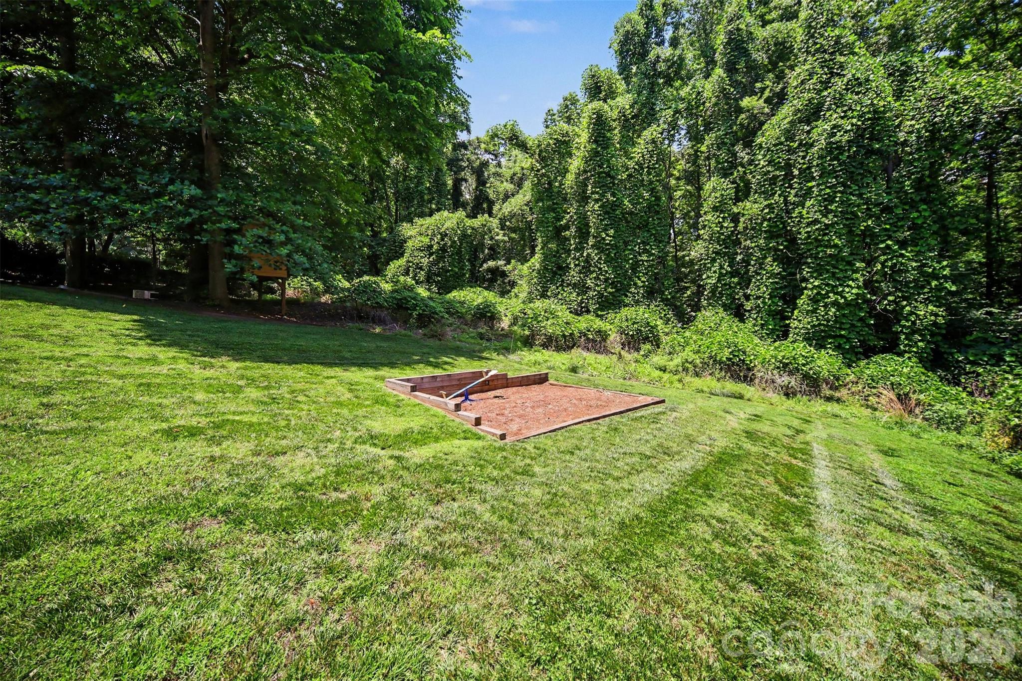 401 Yorkfield Drive Property Photo 43