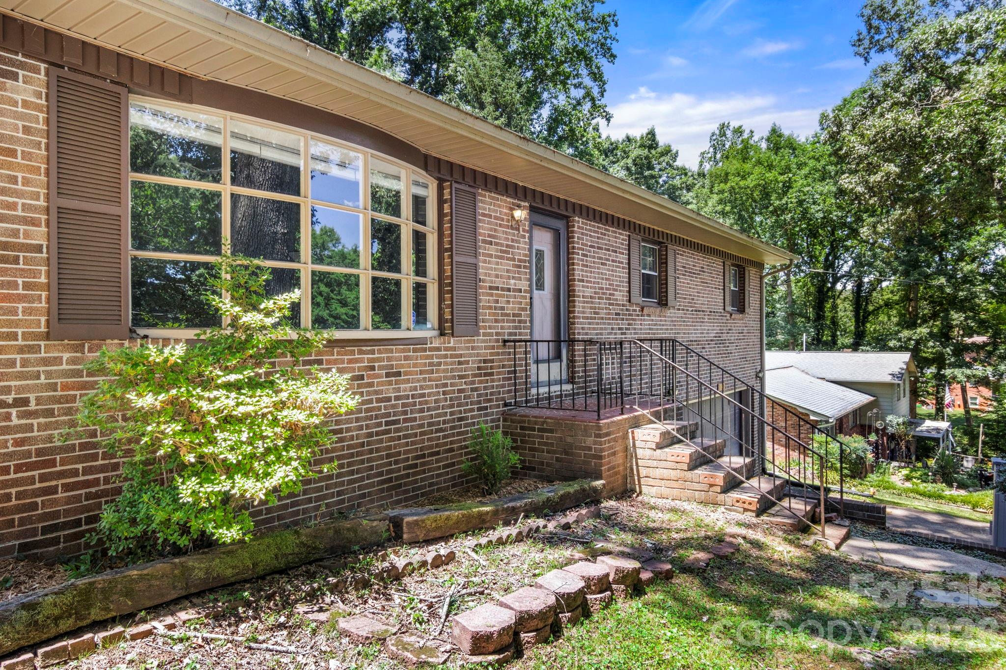 2951 7th Street Drive Property Photo 3