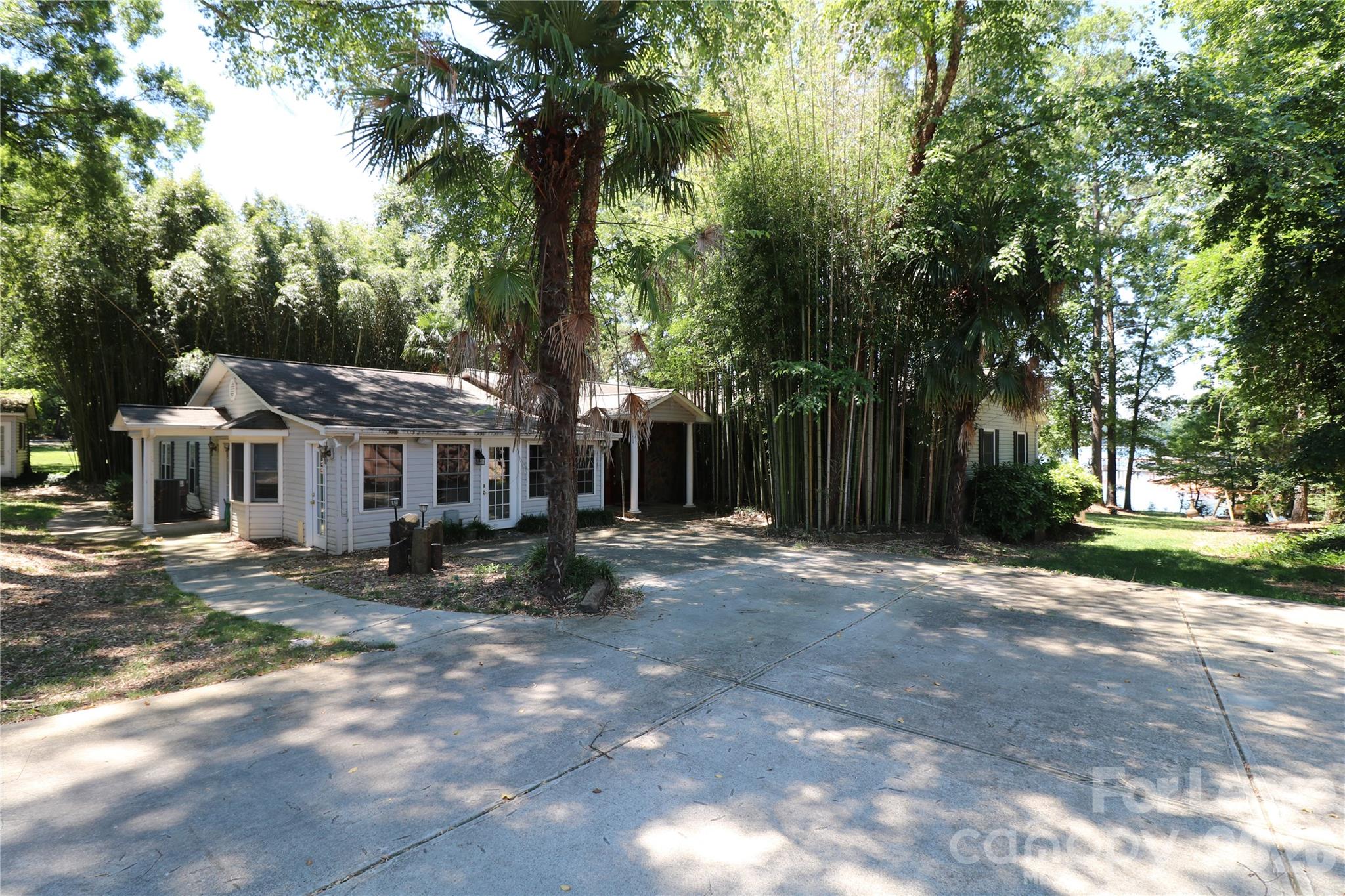 4589 Giles Avenue Property Photo 1