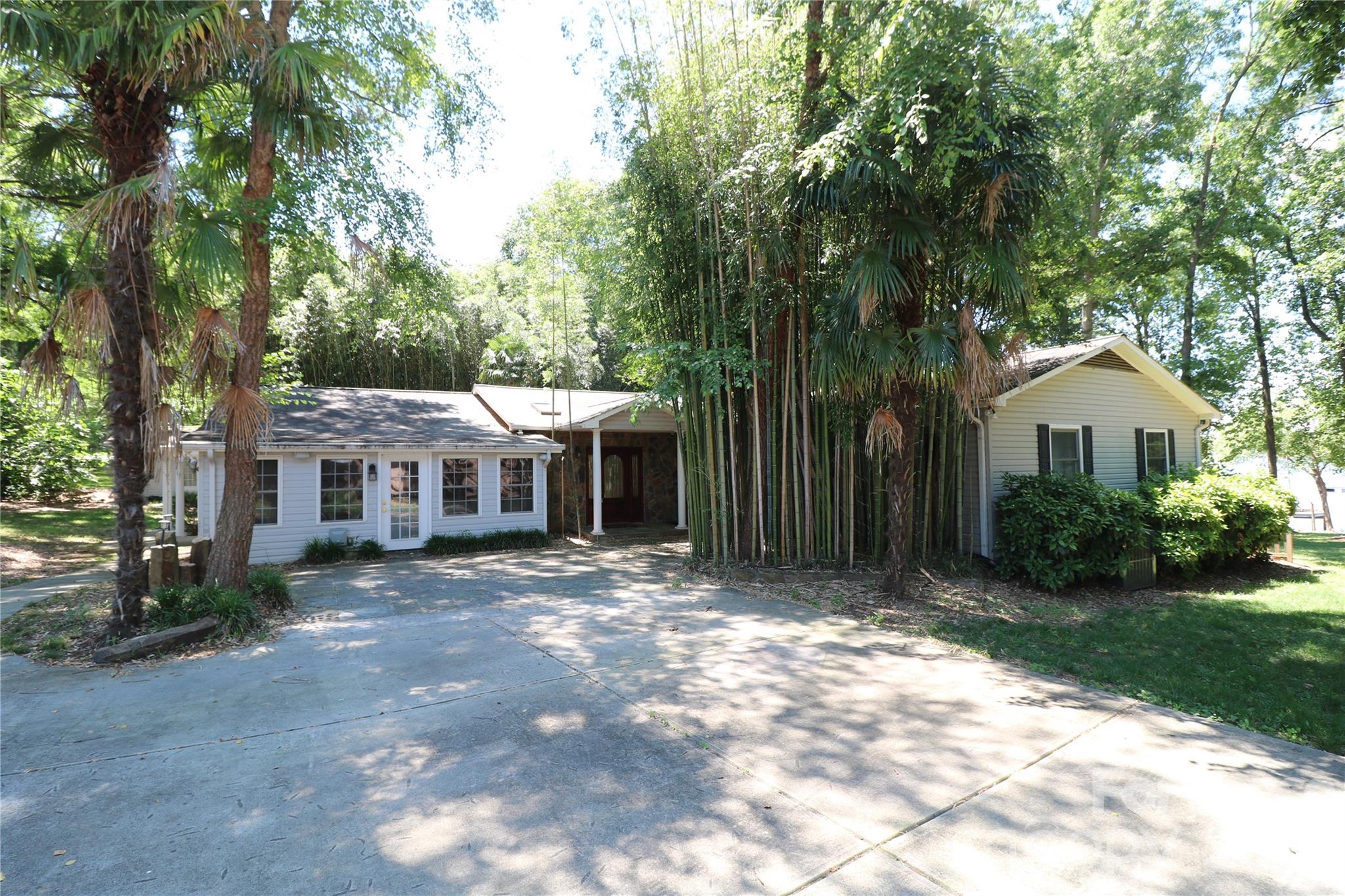 4589 Giles Avenue Property Photo 8