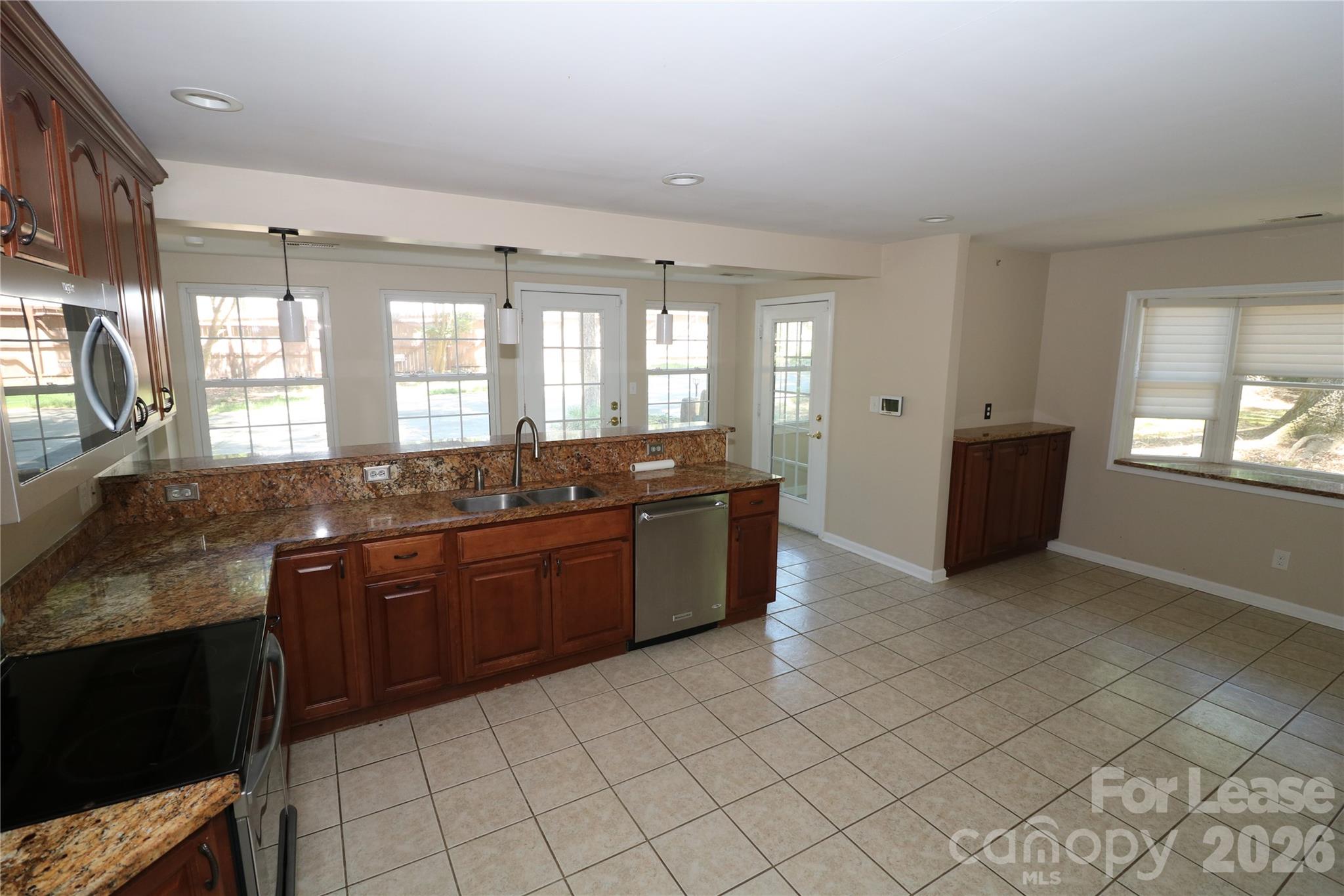 4589 Giles Avenue Property Photo 12