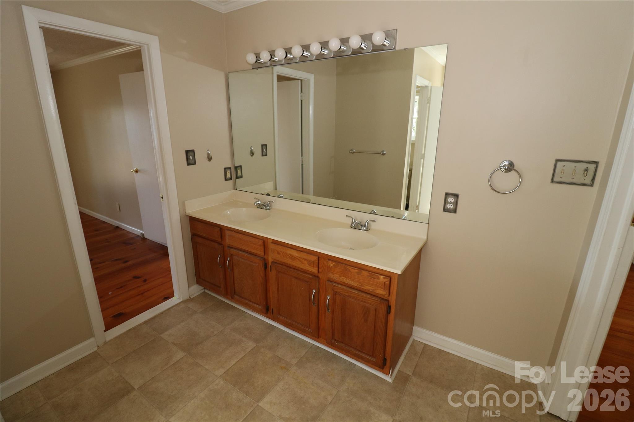 4589 Giles Avenue Property Photo 33