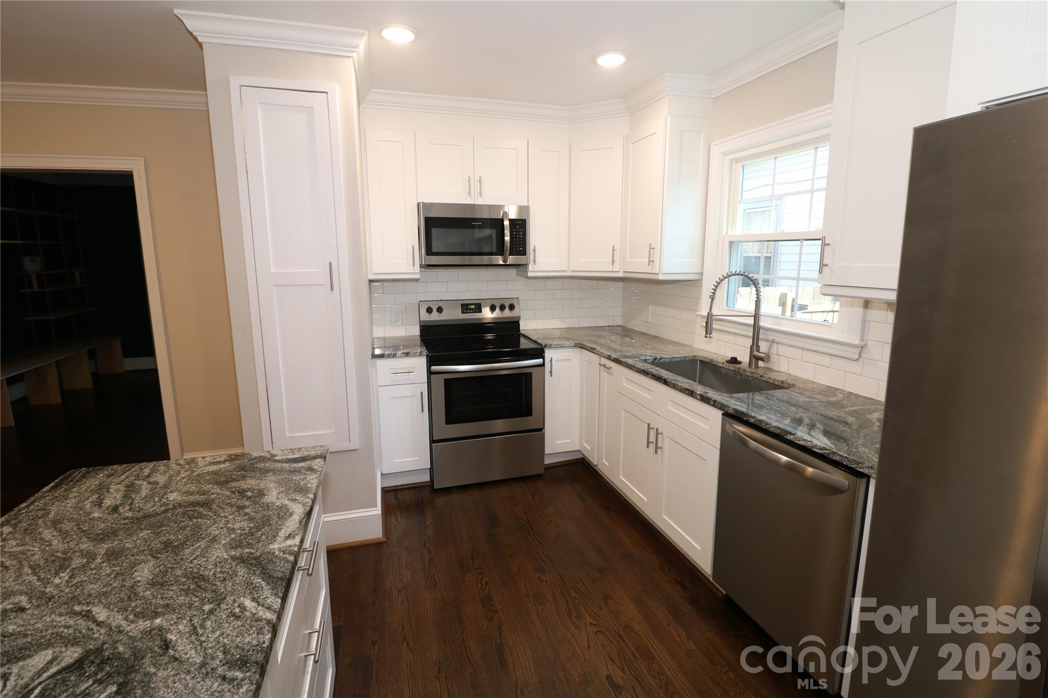 2227 Celia Avenue Property Photo 8