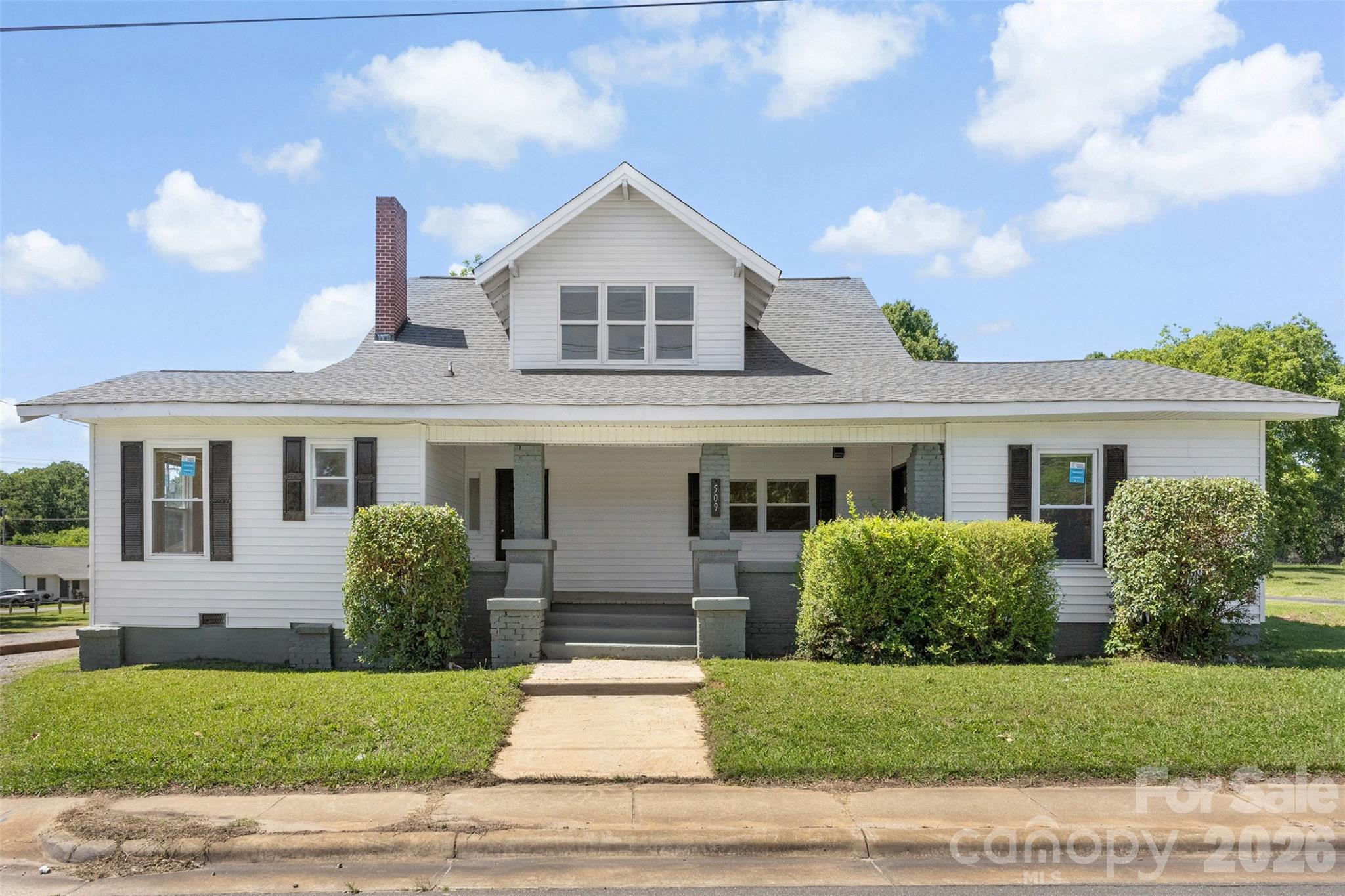 509 E Grover Street Property Photo 3