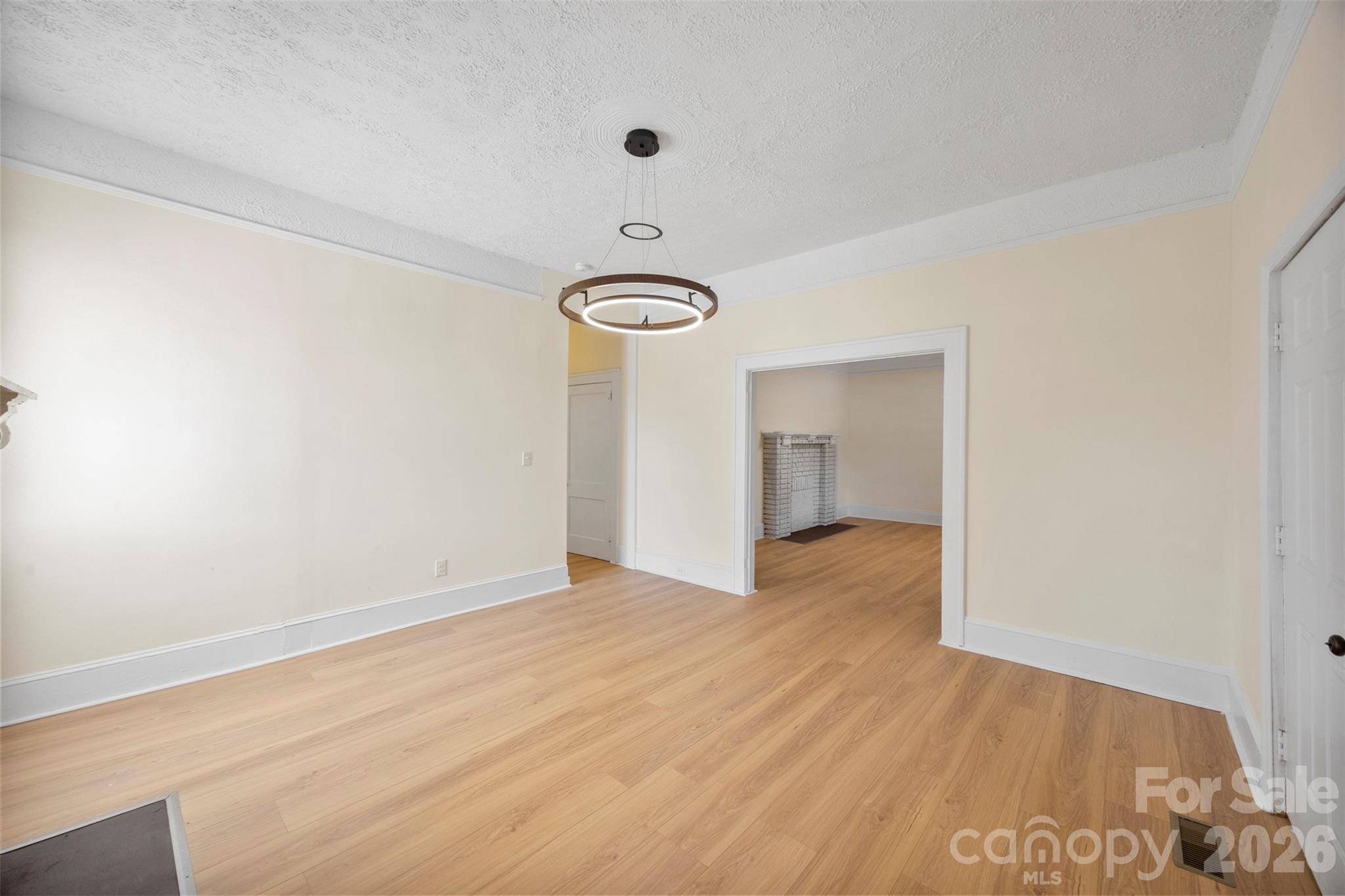 509 E Grover Street Property Photo 6