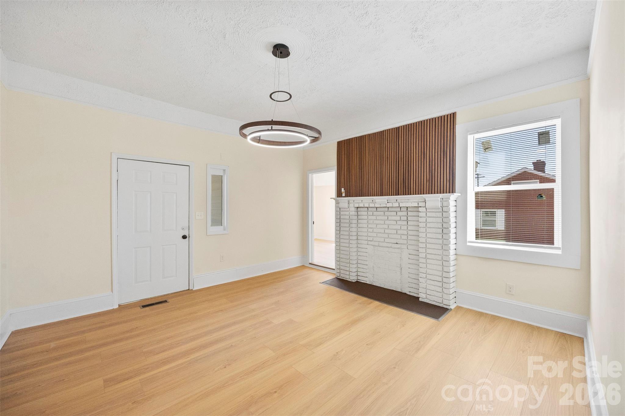 509 E Grover Street Property Photo 7