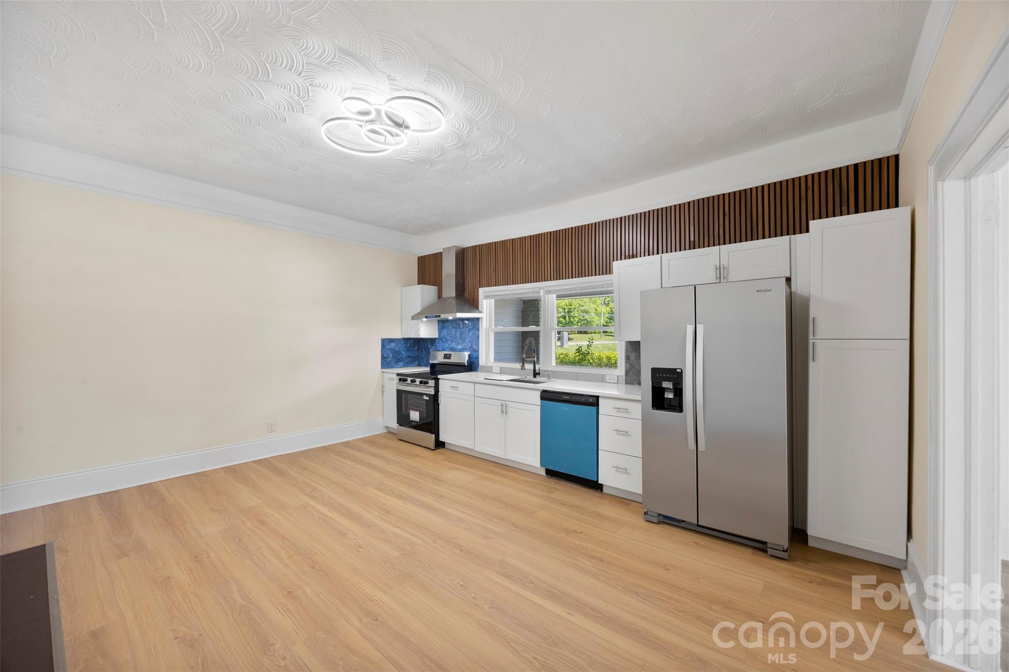 509 E Grover Street Property Photo 8
