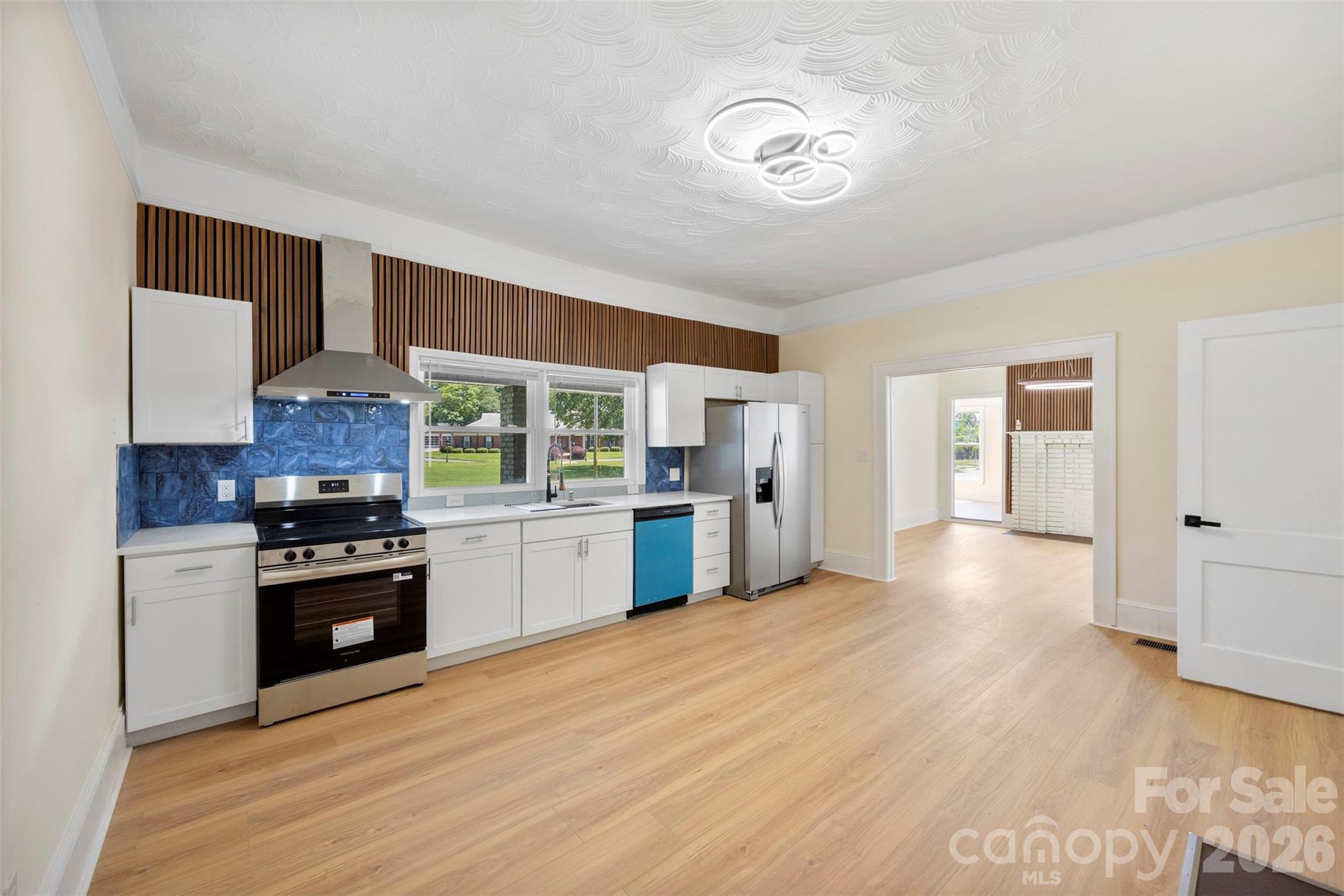 509 E Grover Street Property Photo 10