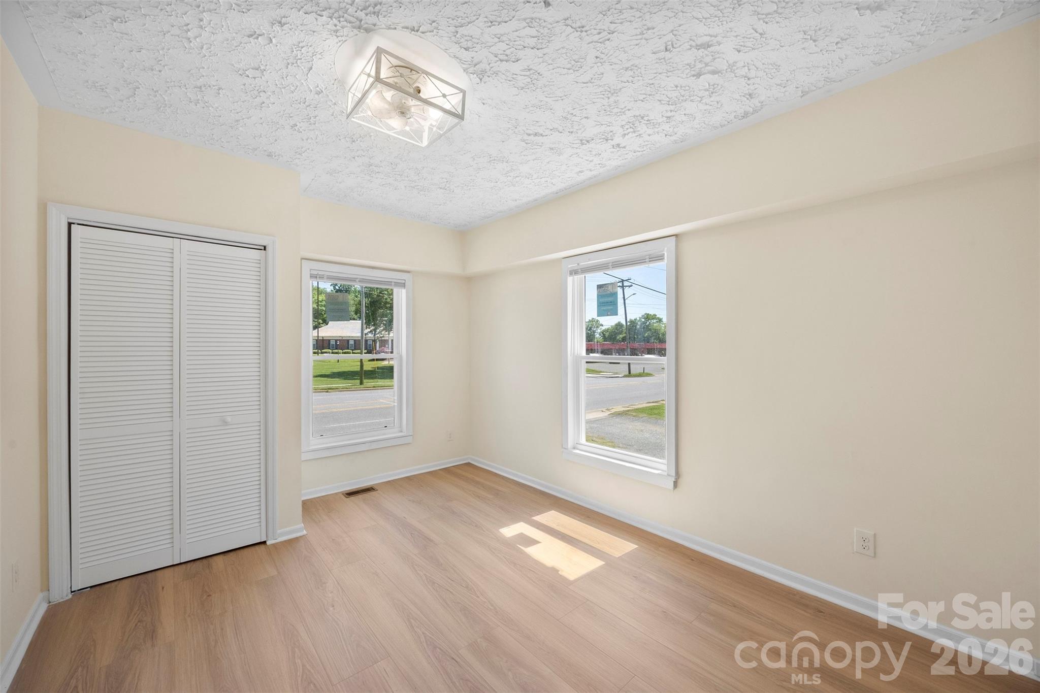 509 E Grover Street Property Photo 13
