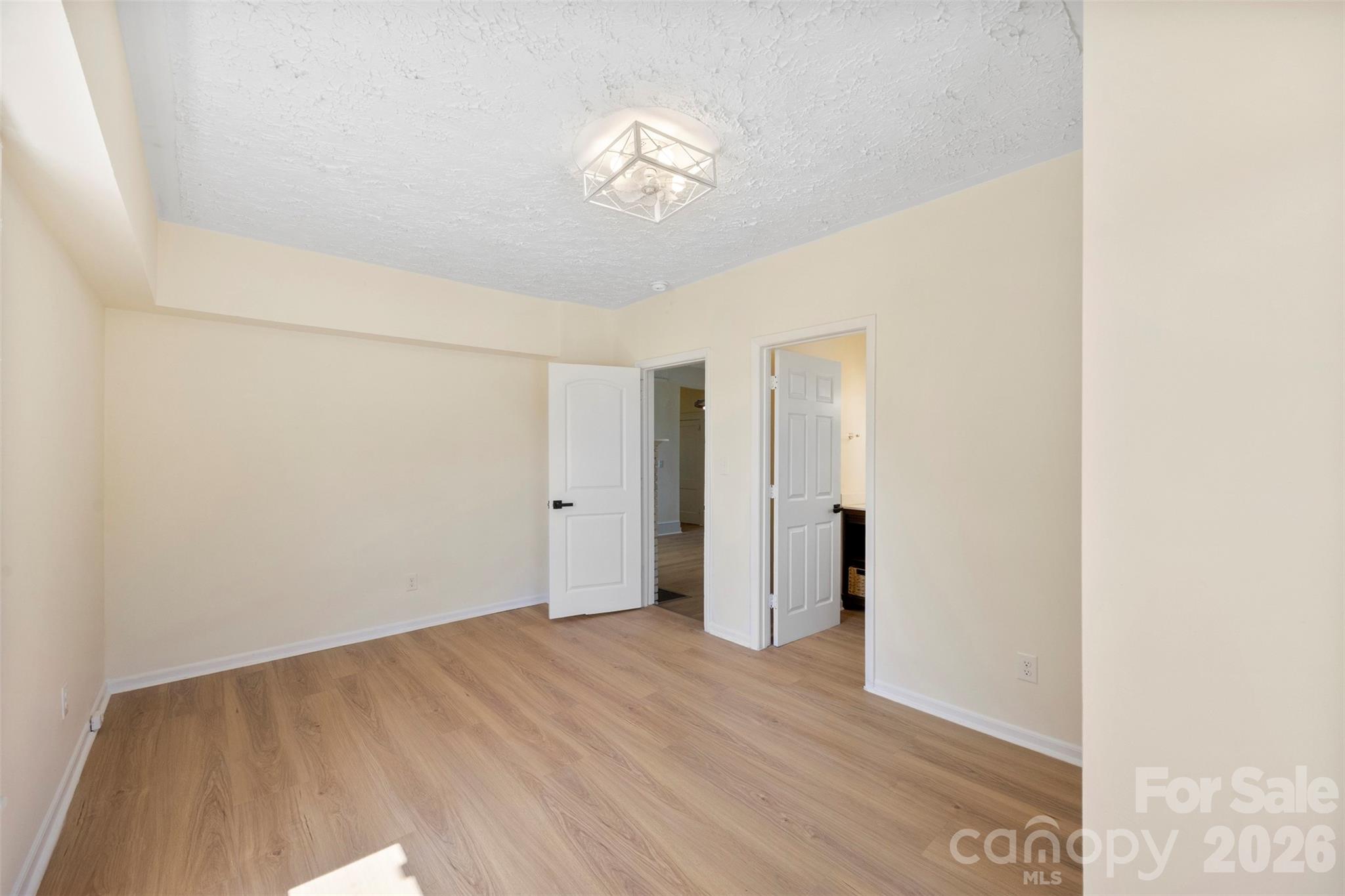 509 E Grover Street Property Photo 14