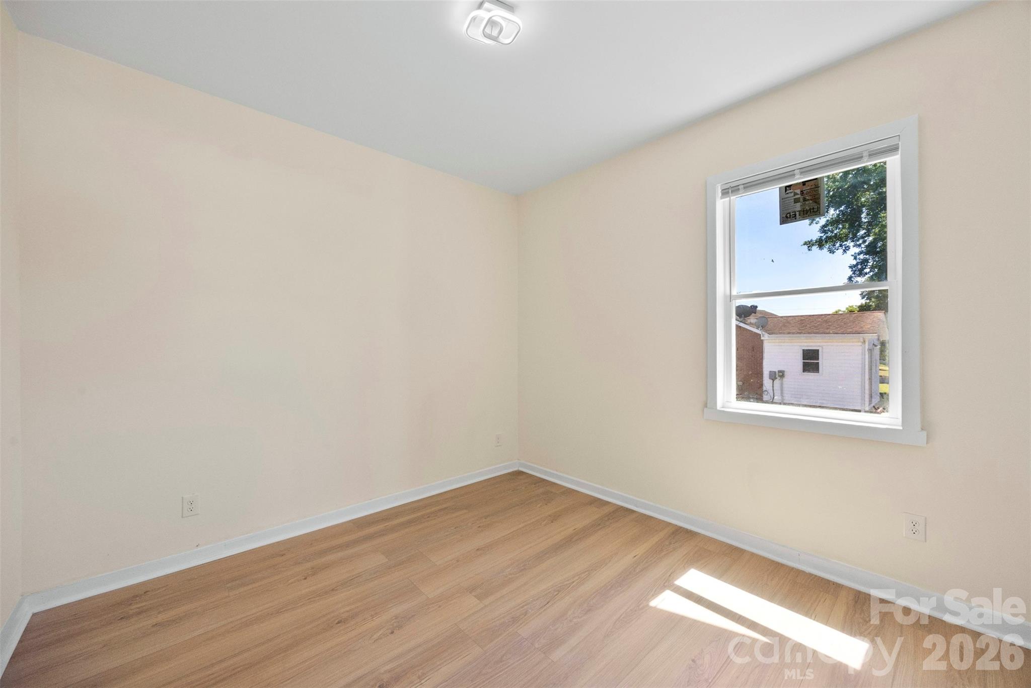509 E Grover Street Property Photo 16