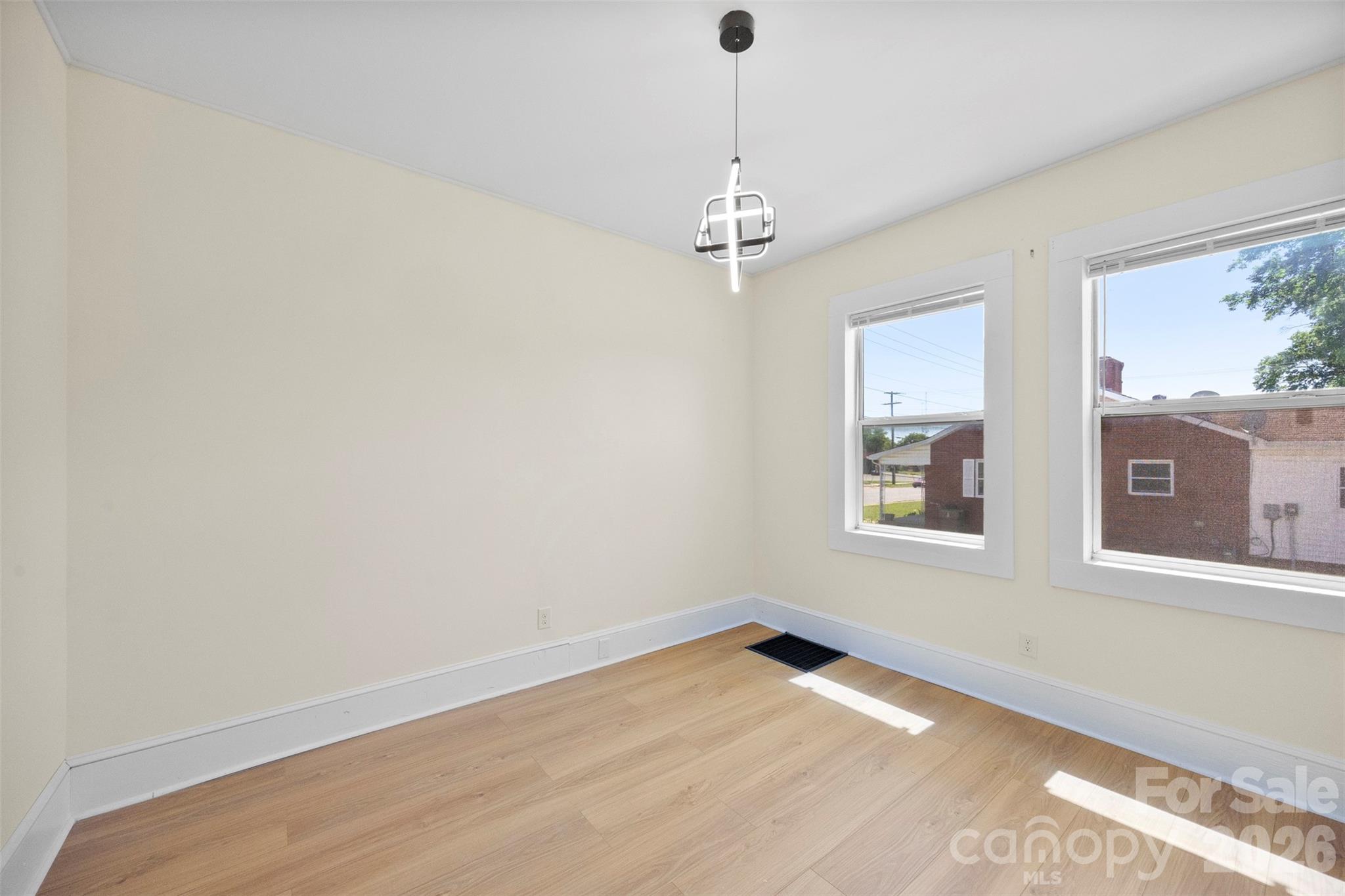 509 E Grover Street Property Photo 18