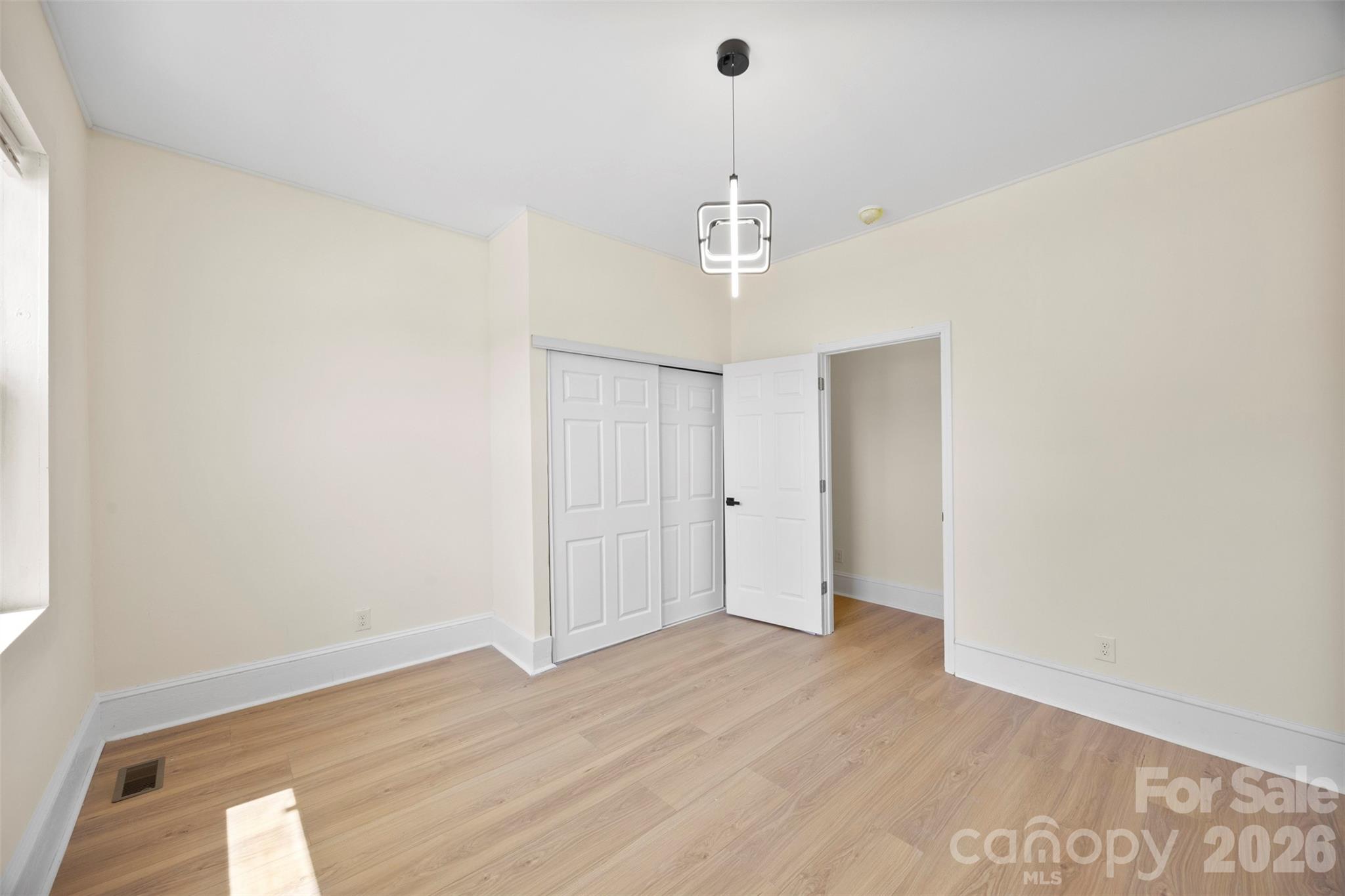 509 E Grover Street Property Photo 19