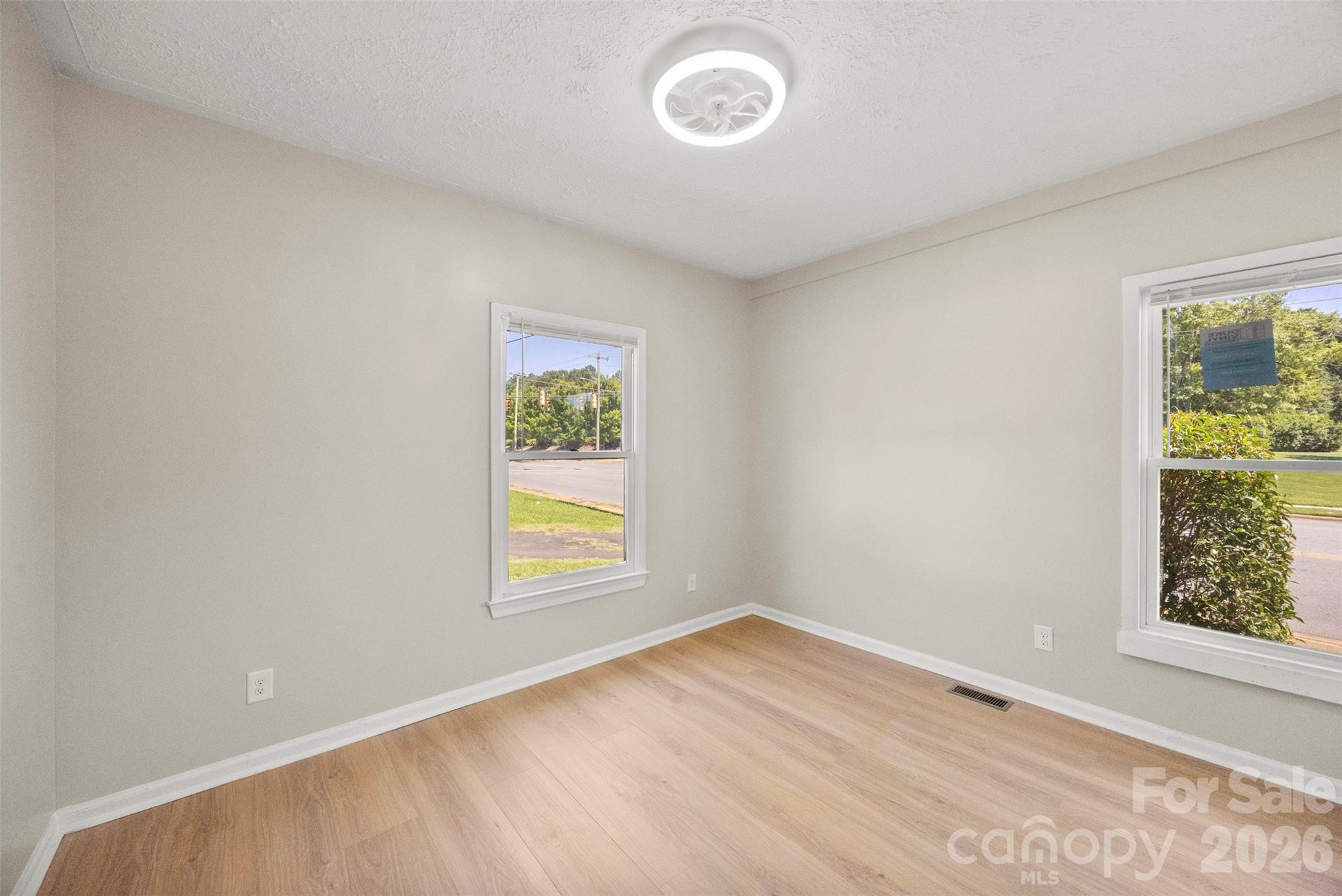 509 E Grover Street Property Photo 22