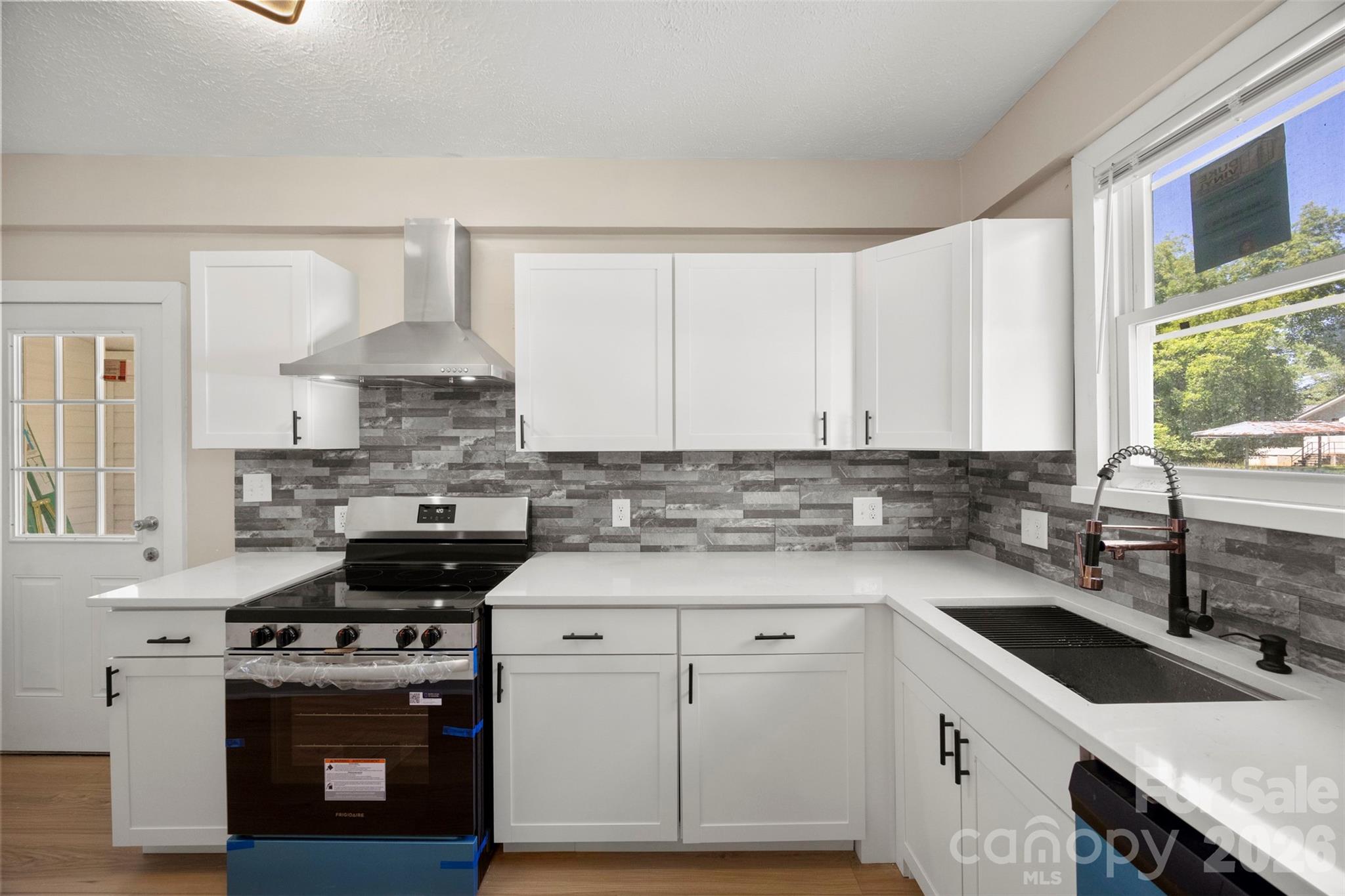 509 E Grover Street Property Photo 27