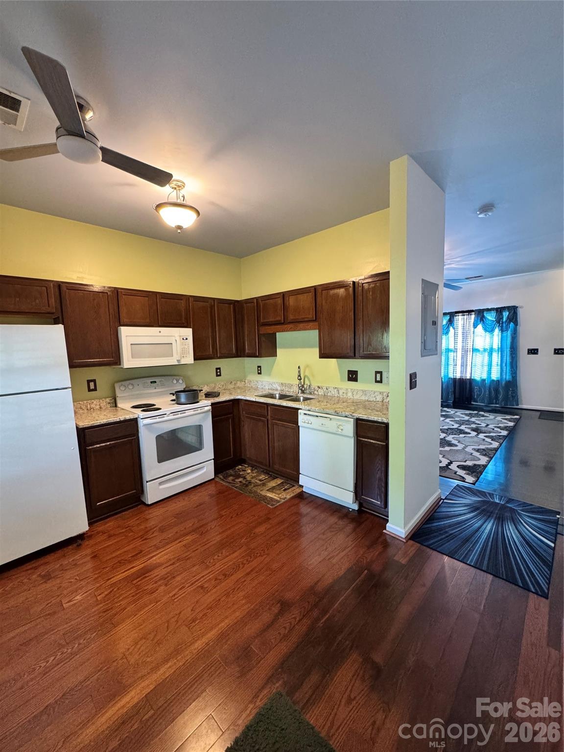 3055 Nevin Place Drive Property Photo 4