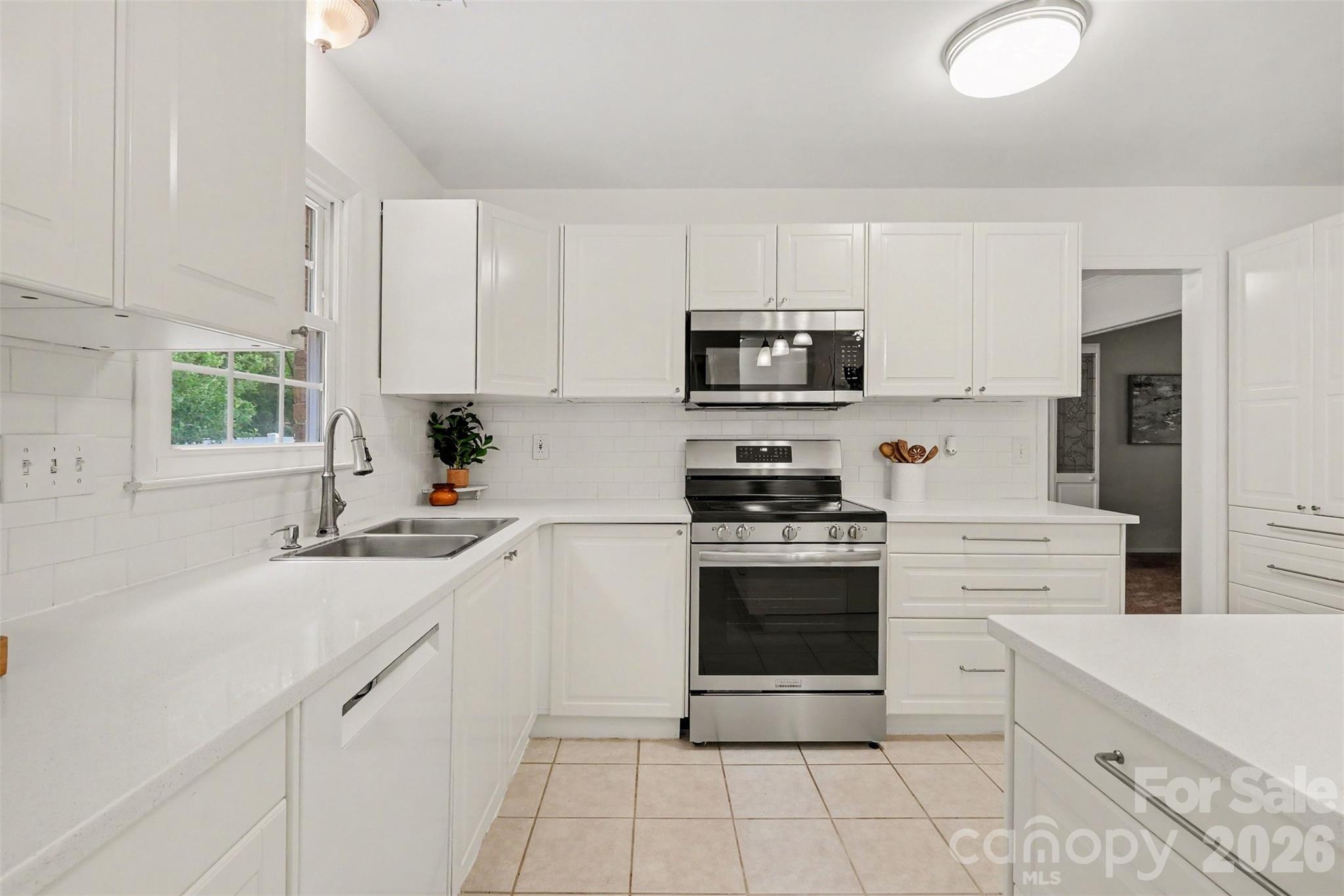 10727 Colony Woods Drive Property Photo 6