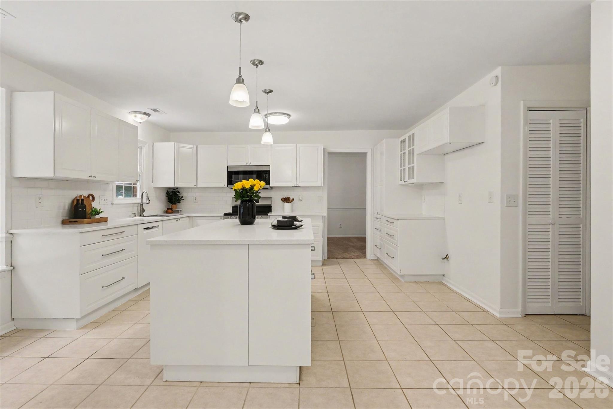 10727 Colony Woods Drive Property Photo 8