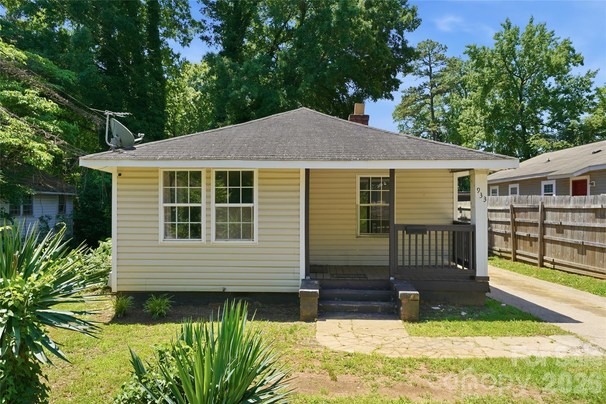 933 Rowan Street Property Photo 1