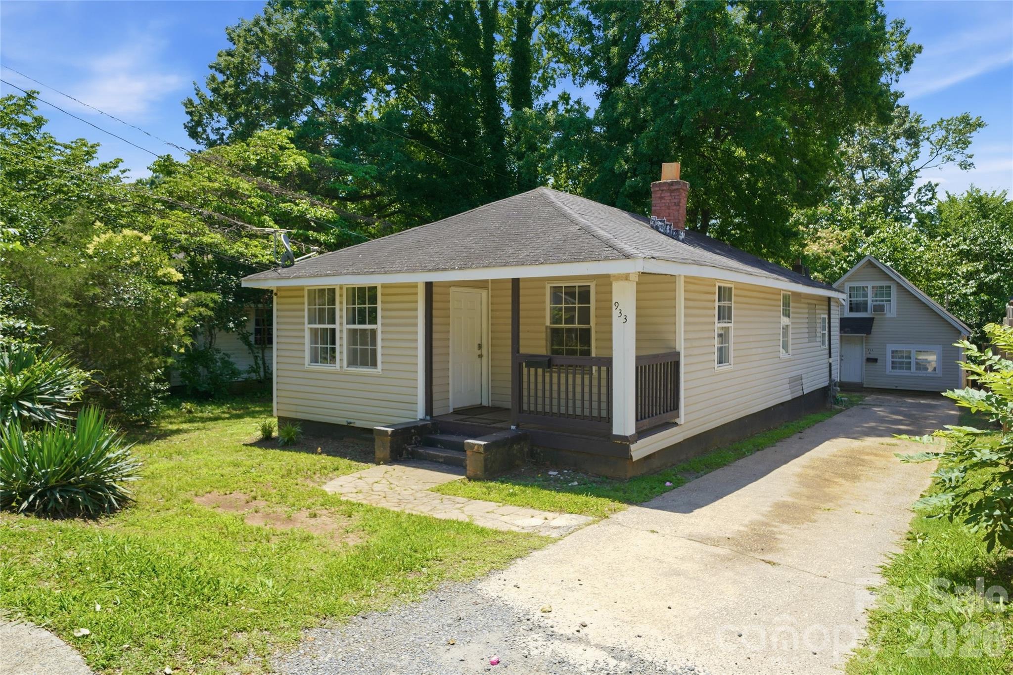 933 Rowan Street Property Photo 2