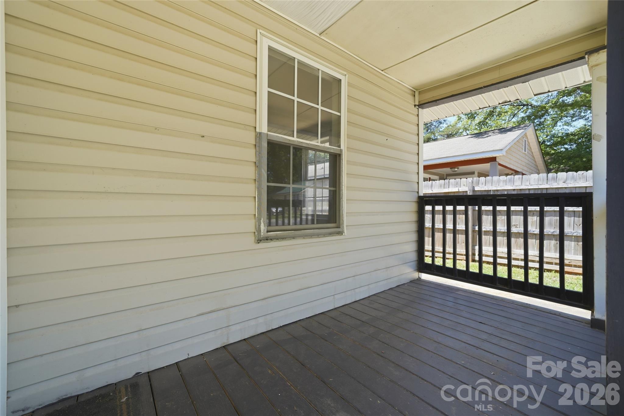 933 Rowan Street Property Photo 3