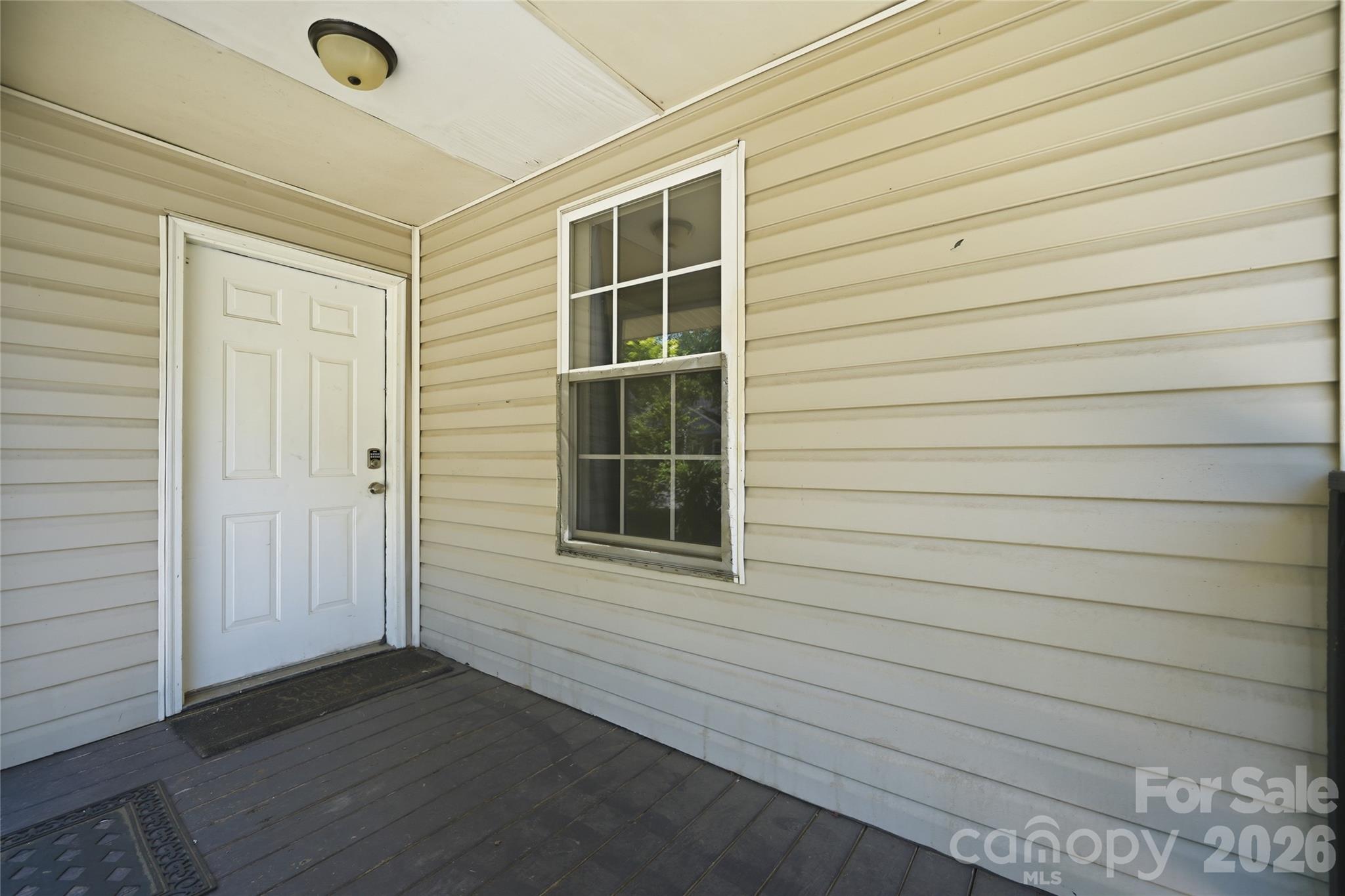 933 Rowan Street Property Photo 4