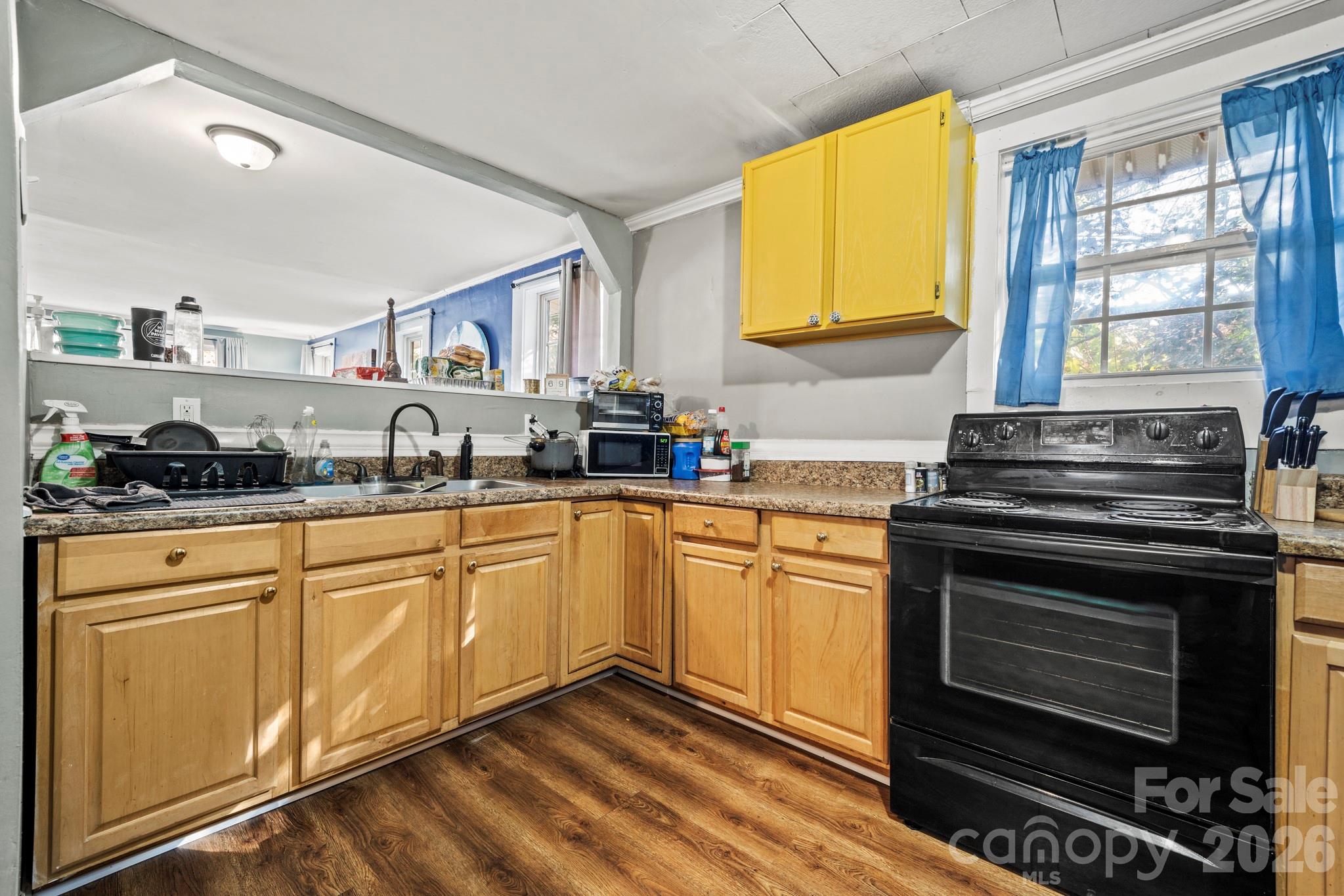 933 Rowan Street Property Photo 7