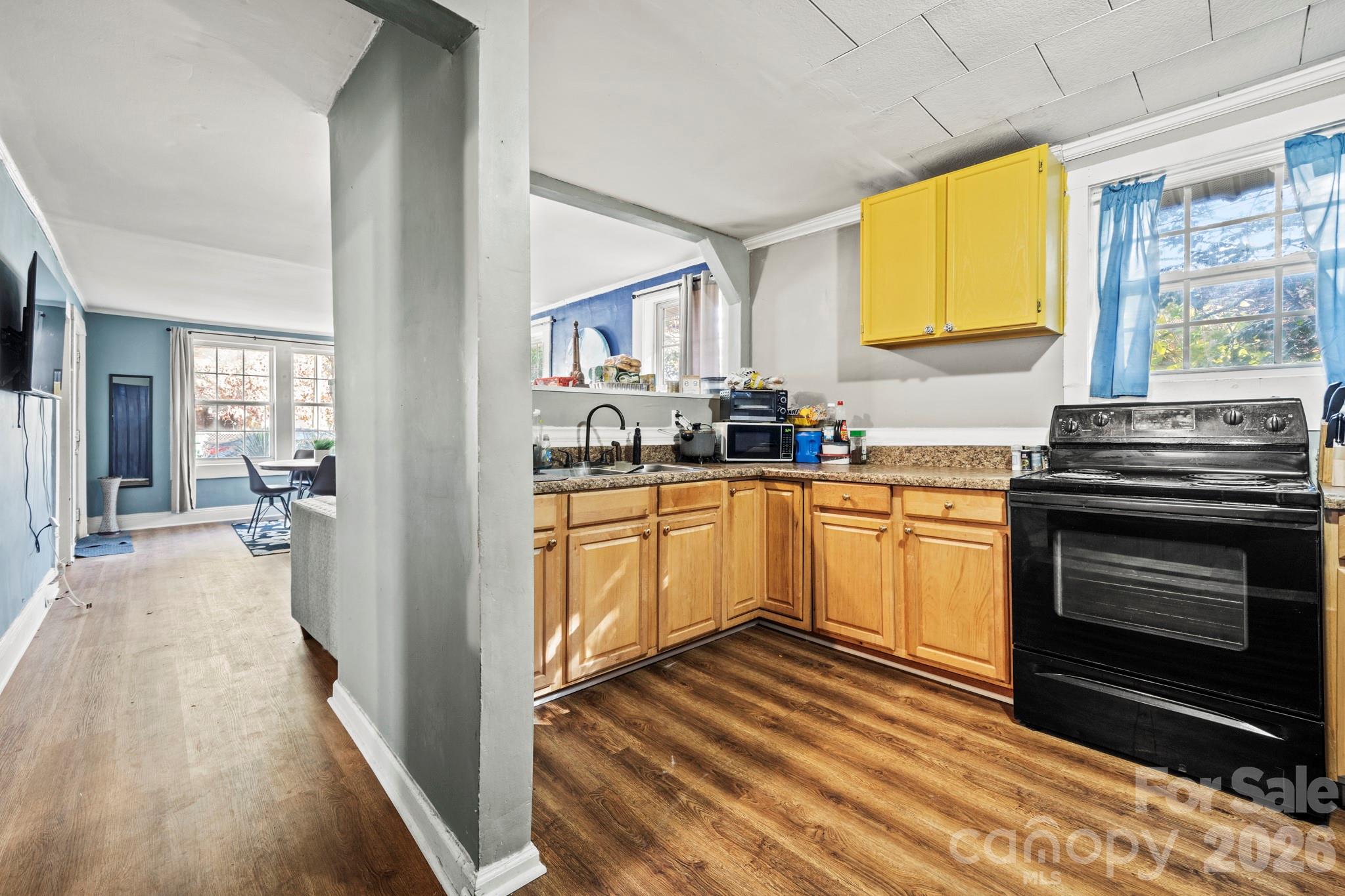 933 Rowan Street Property Photo 8