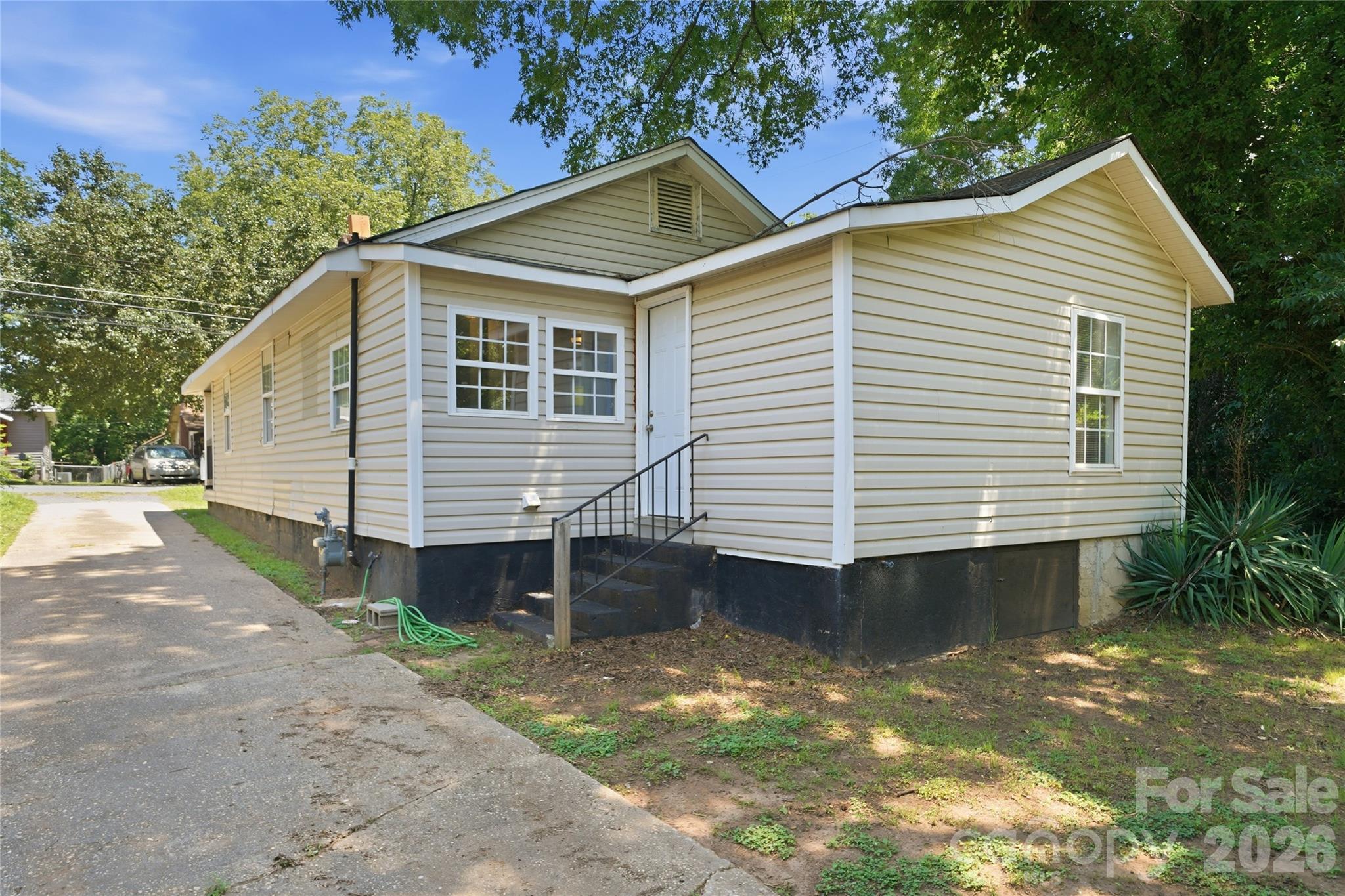933 Rowan Street Property Photo 17