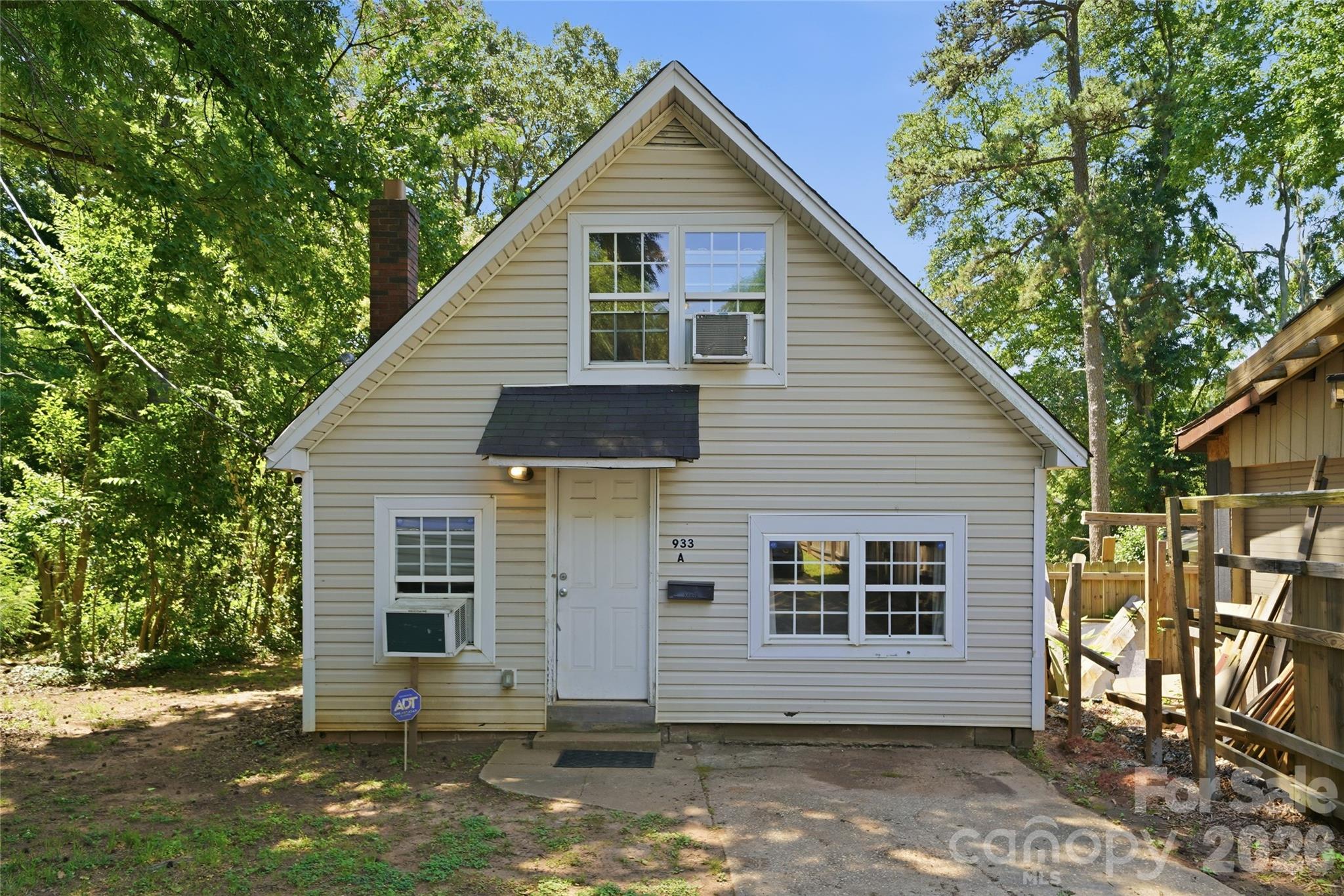 933 Rowan Street Property Photo 18