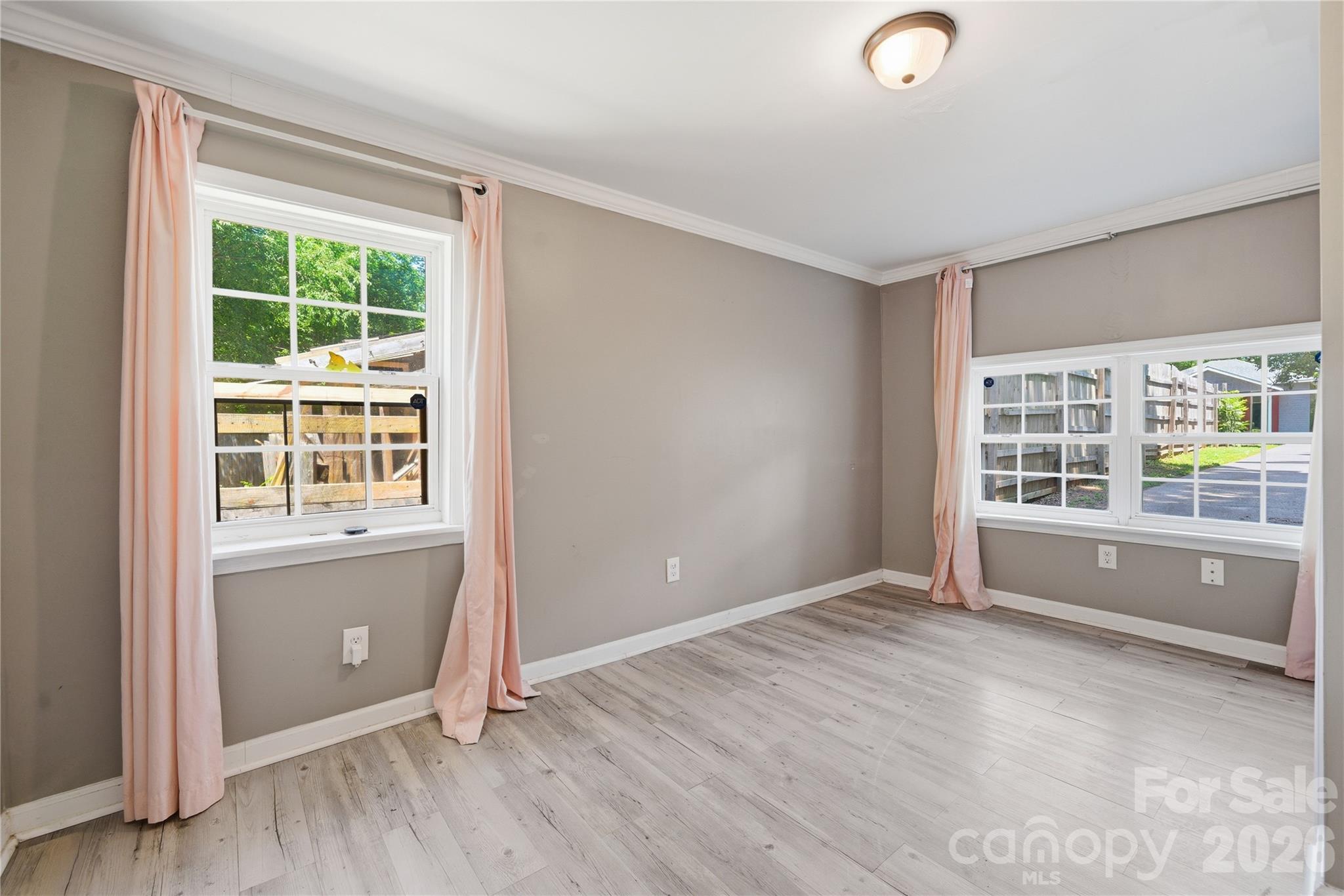 933 Rowan Street Property Photo 25