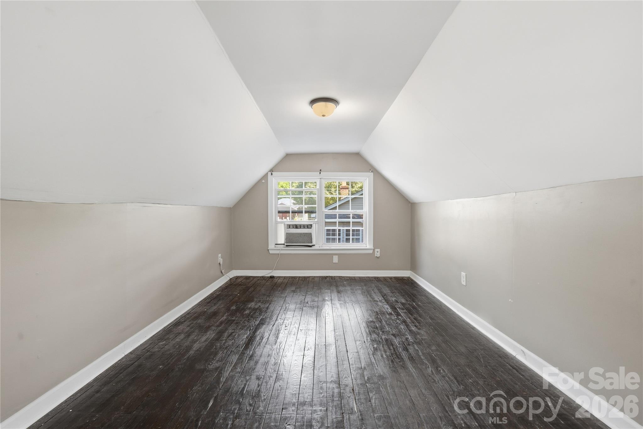 933 Rowan Street Property Photo 27
