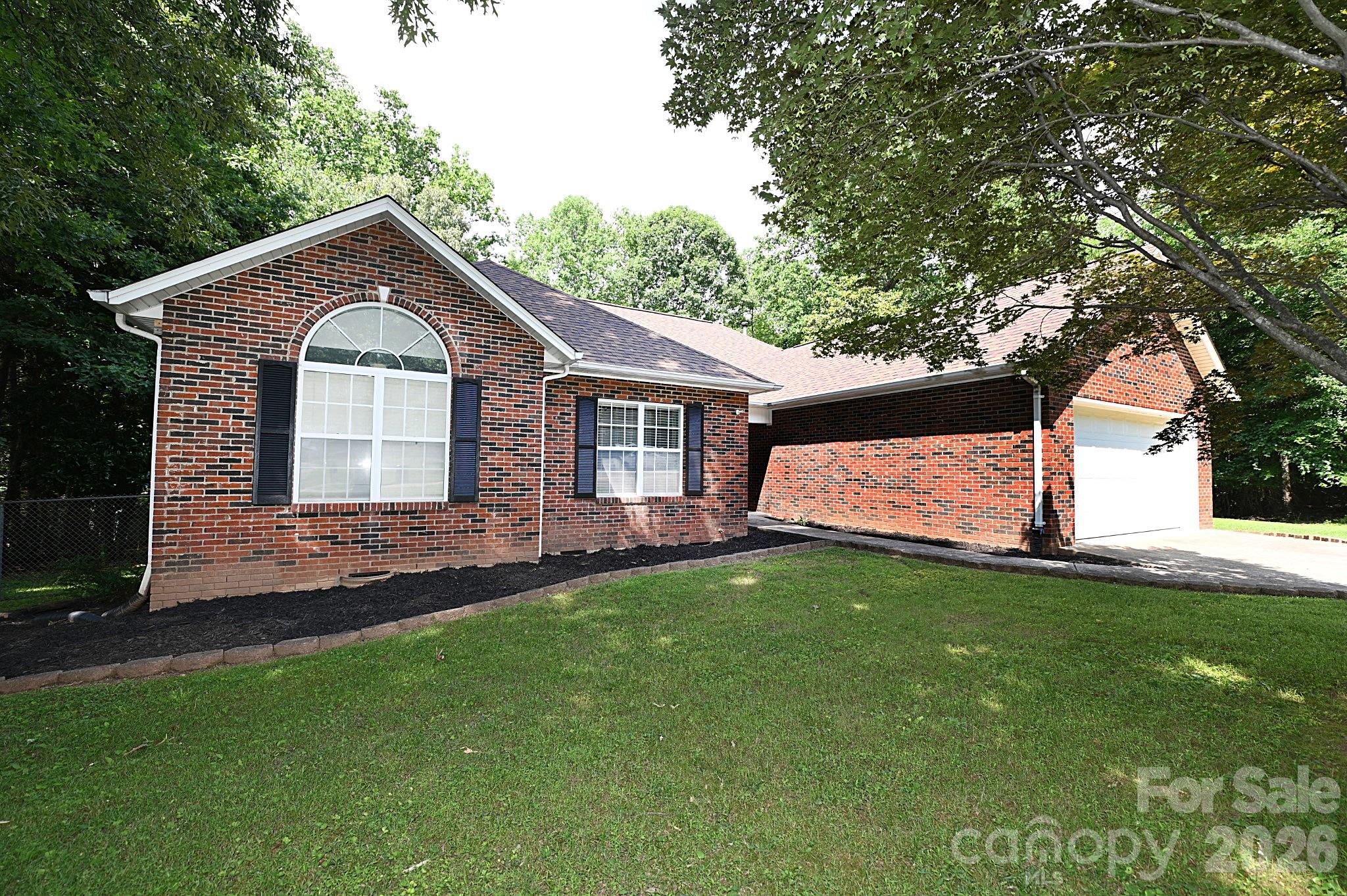 1035 E 24th Street Property Photo 3
