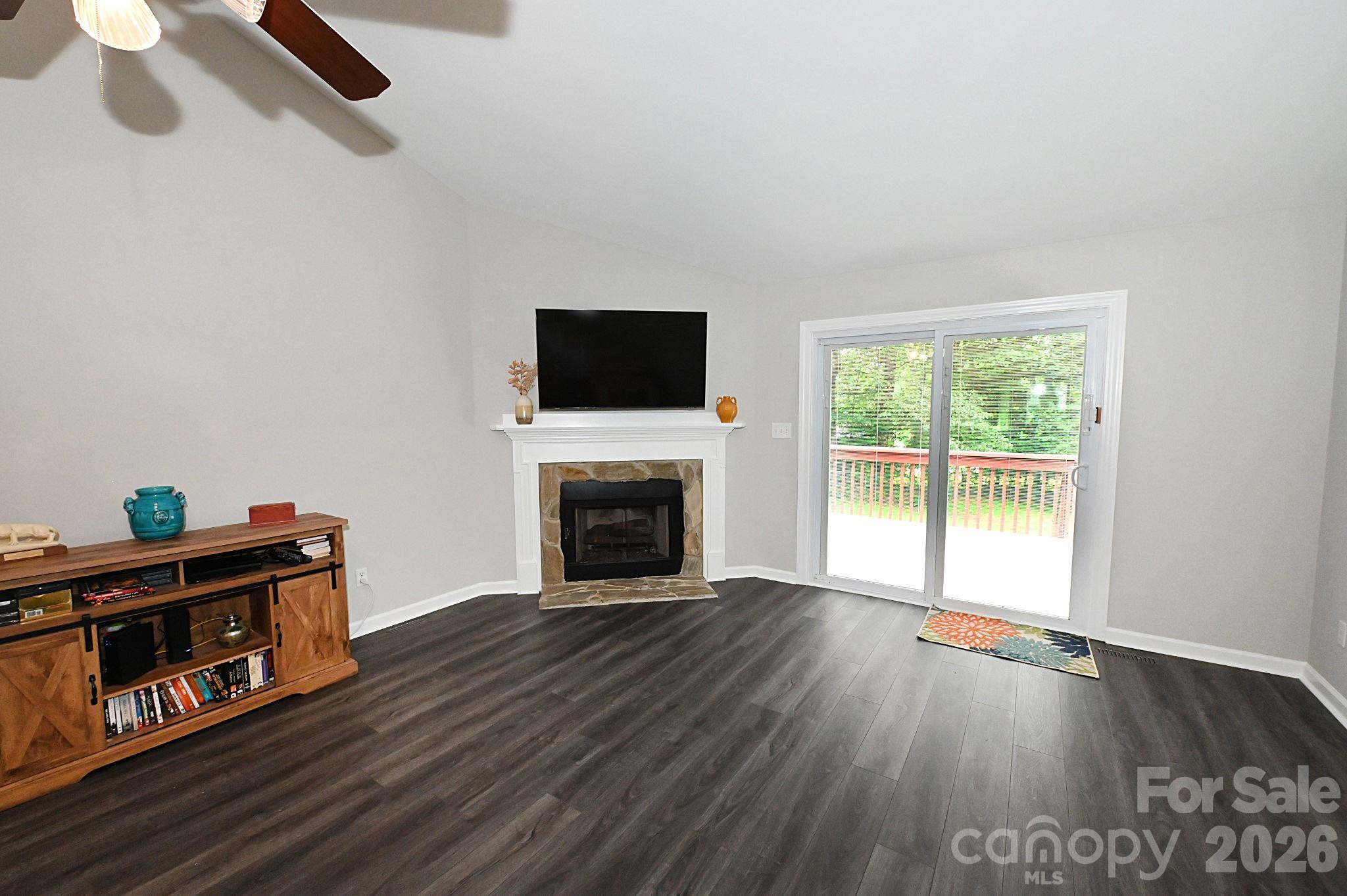 1035 E 24th Street Property Photo 6