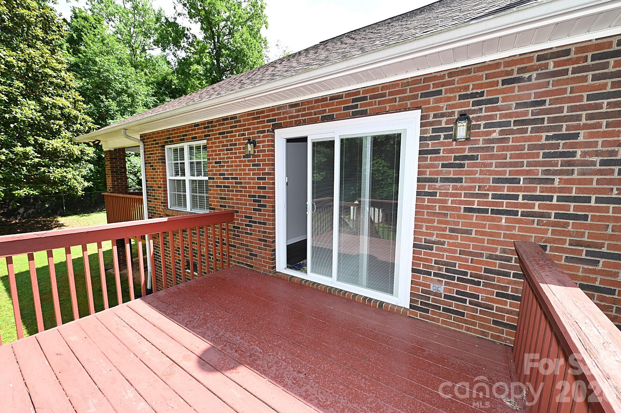 1035 E 24th Street Property Photo 7