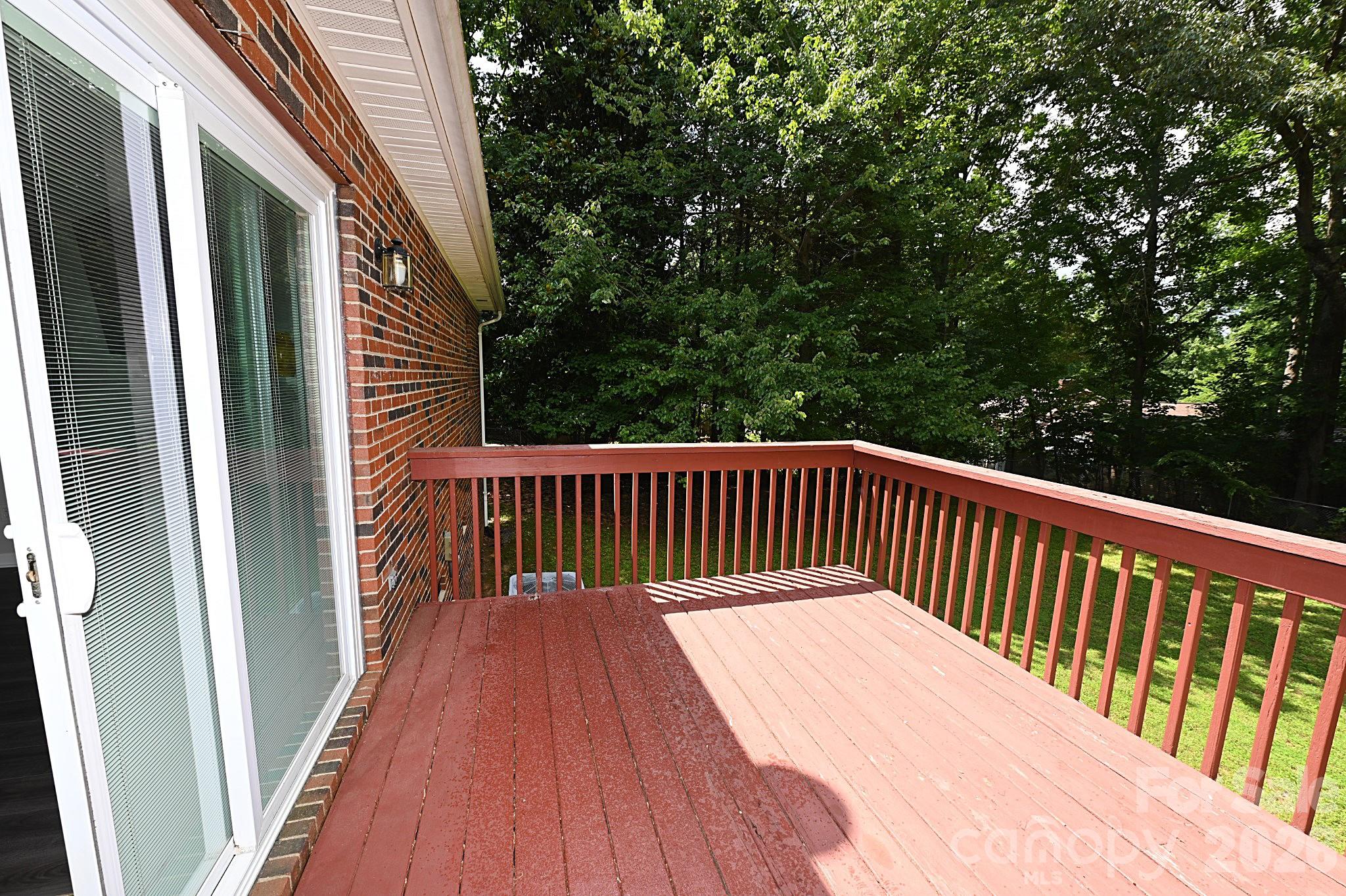 1035 E 24th Street Property Photo 8