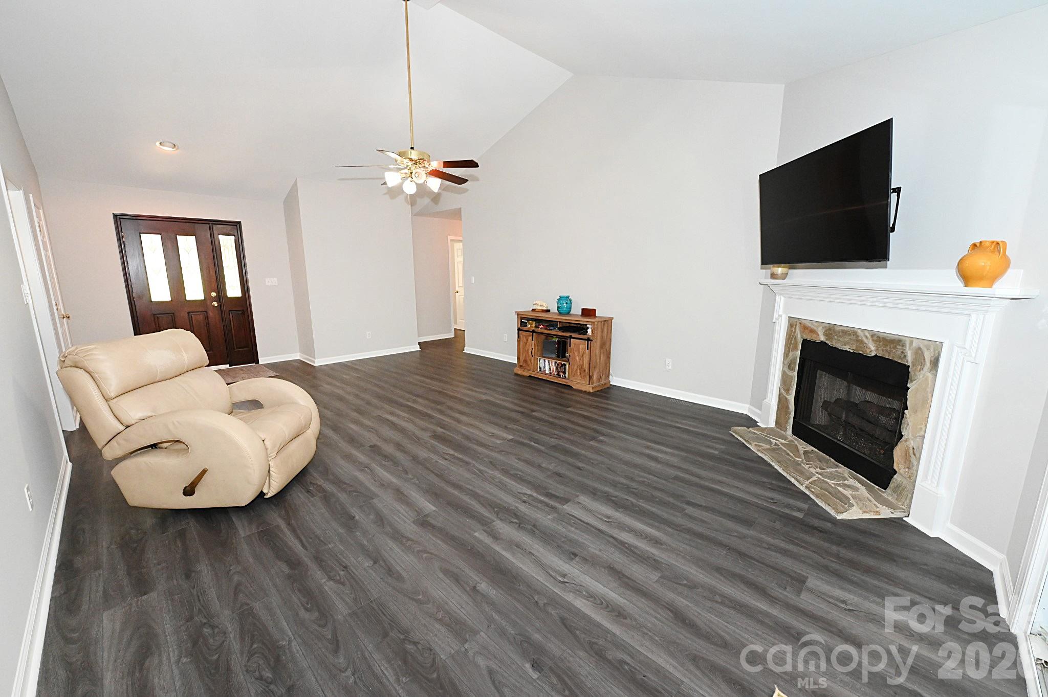 1035 E 24th Street Property Photo 9