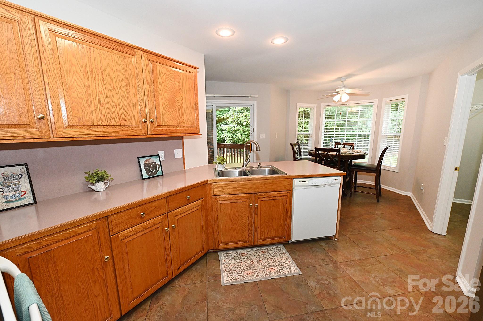 1035 E 24th Street Property Photo 10
