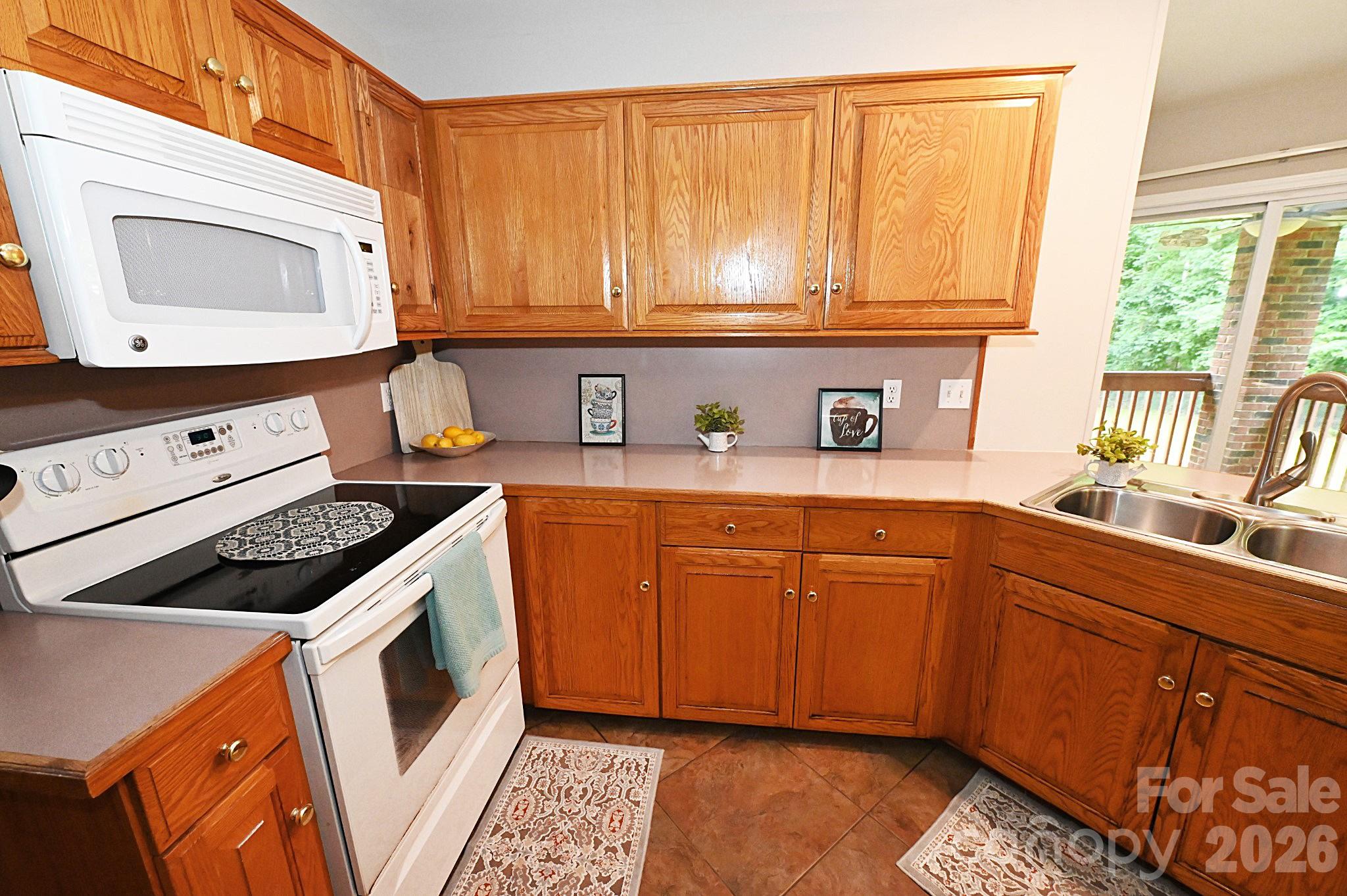1035 E 24th Street Property Photo 12