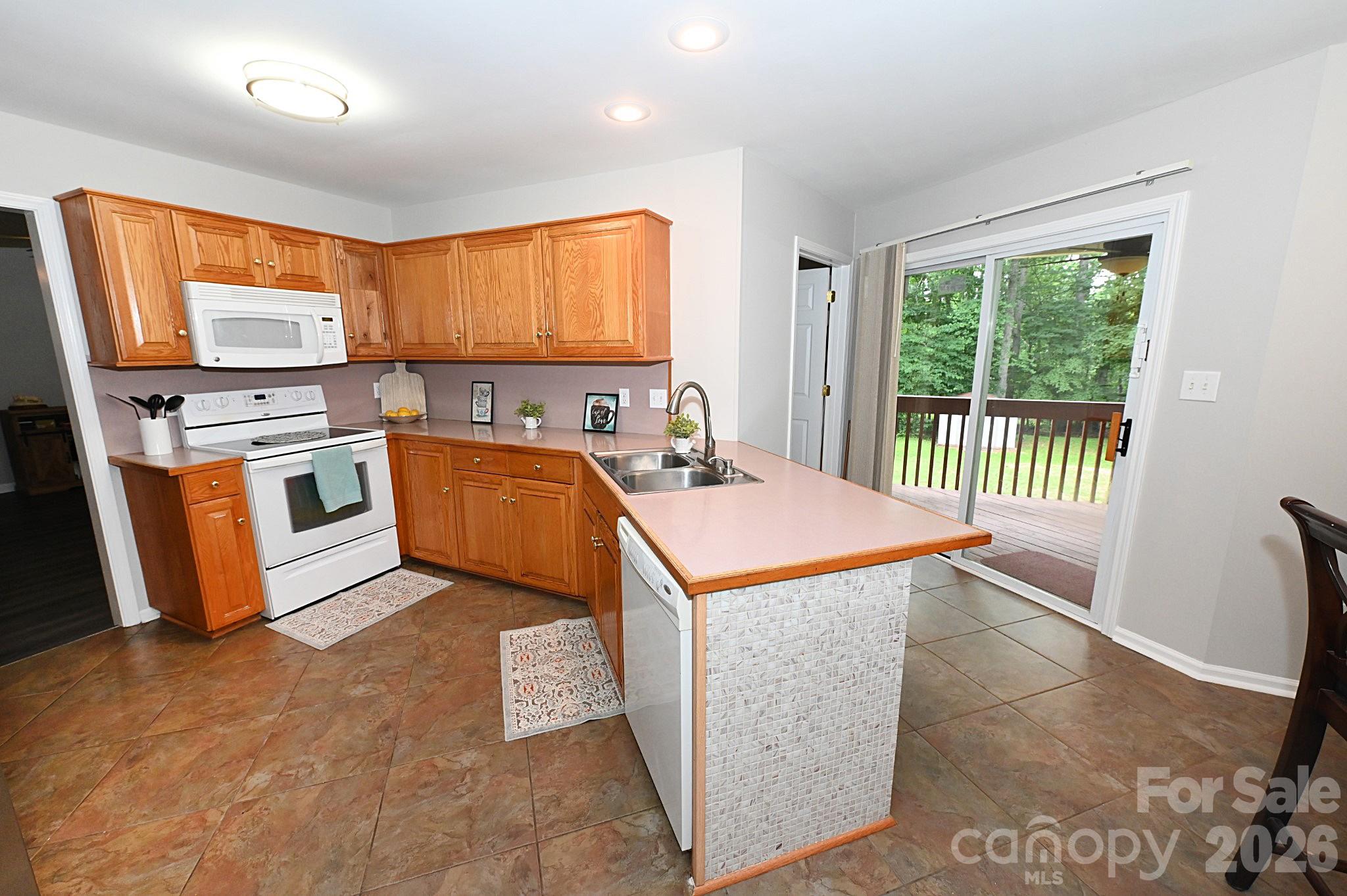 1035 E 24th Street Property Photo 13