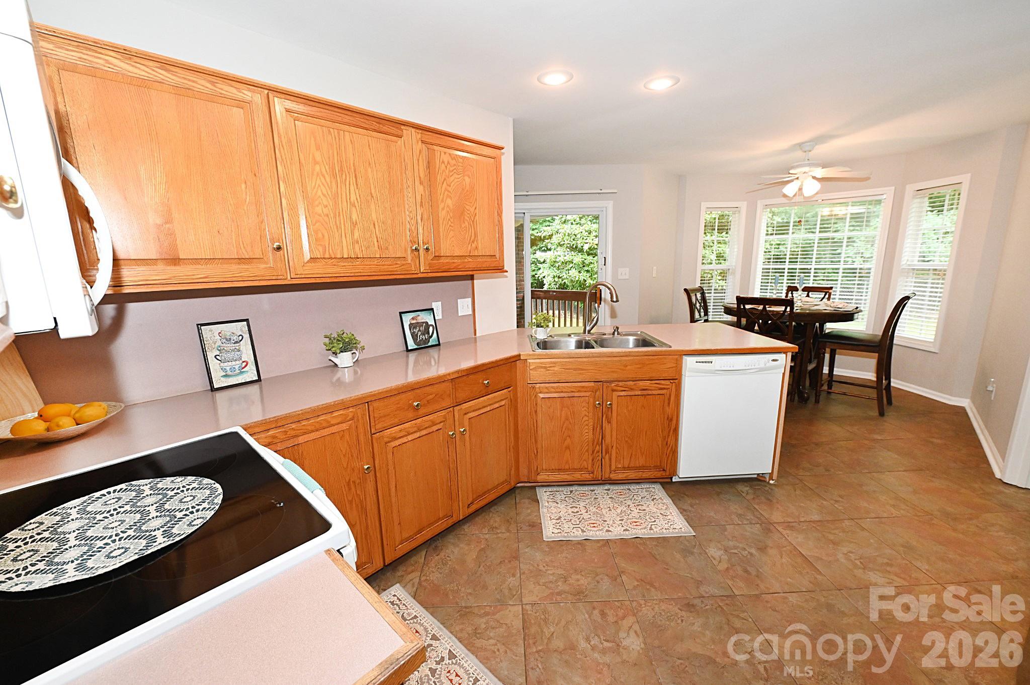 1035 E 24th Street Property Photo 16