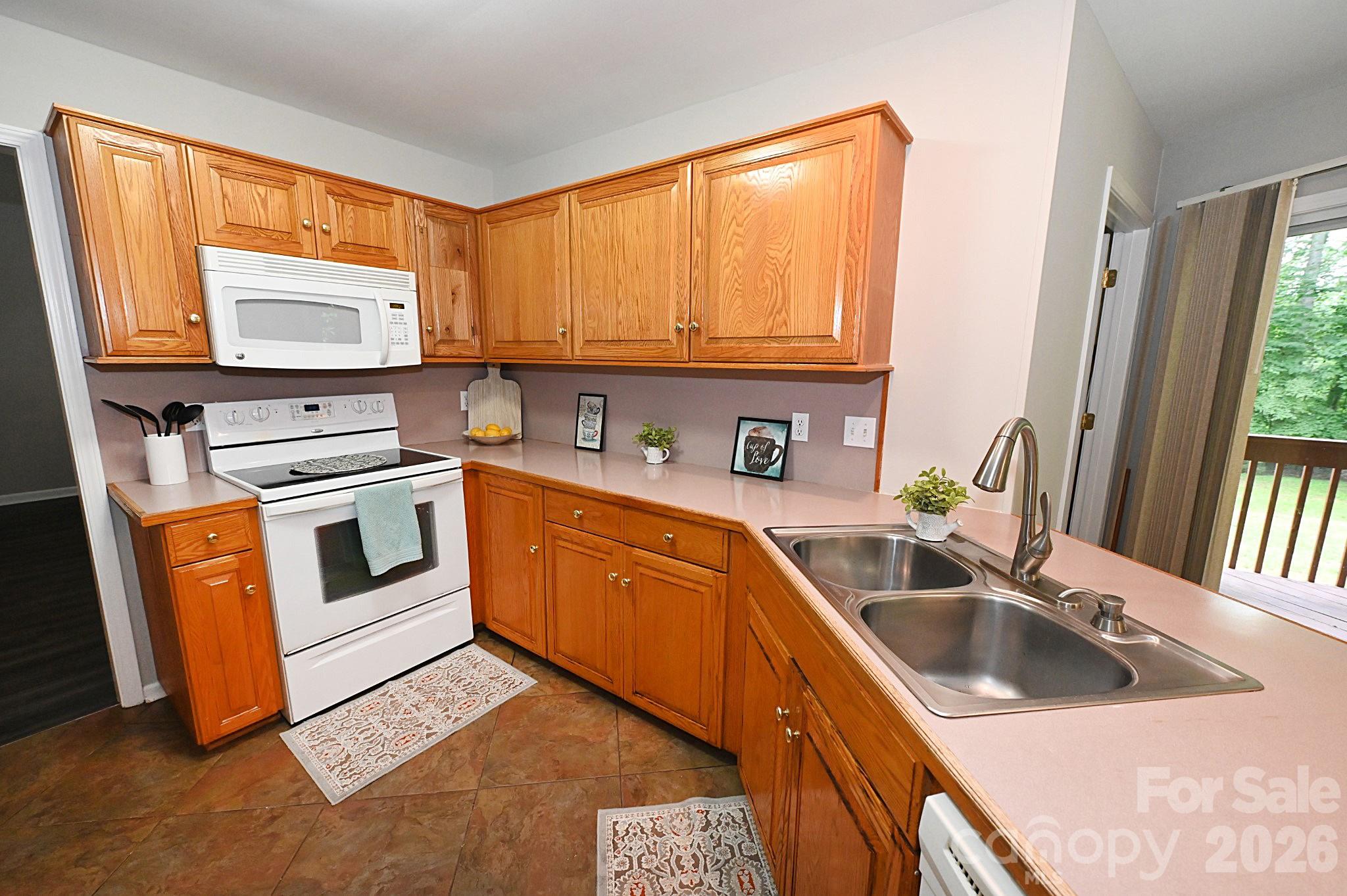 1035 E 24th Street Property Photo 18