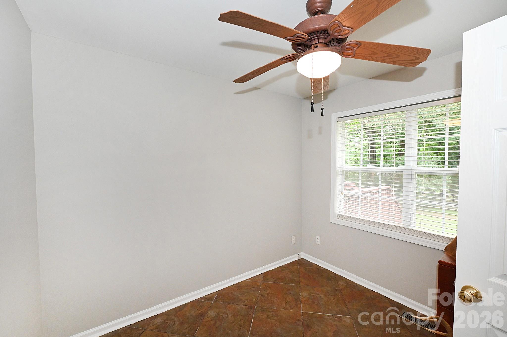 1035 E 24th Street Property Photo 19