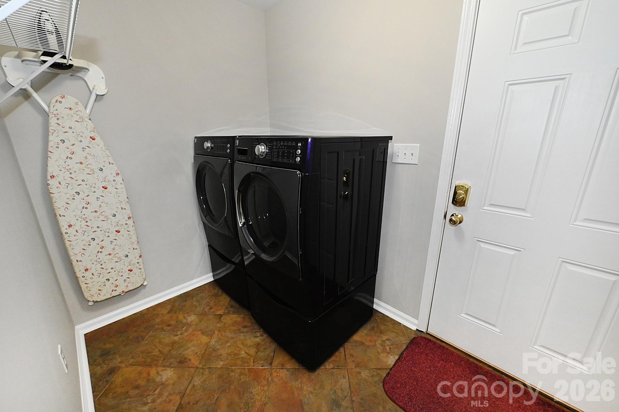 1035 E 24th Street Property Photo 20