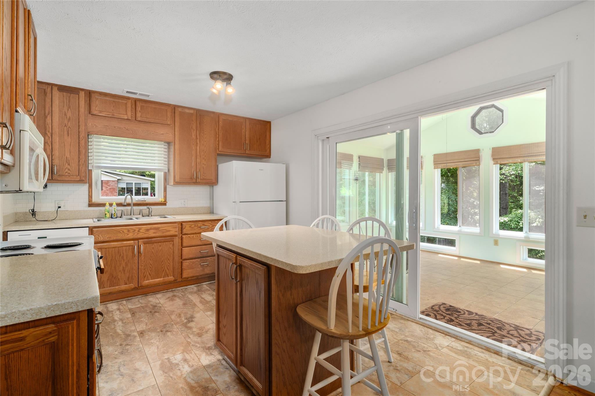 1541 Glenheath Drive 39 Property Photo 2