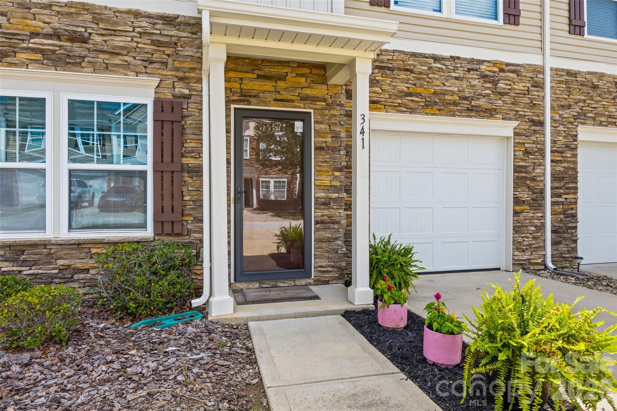 341 Battery Circle Property Photo 2