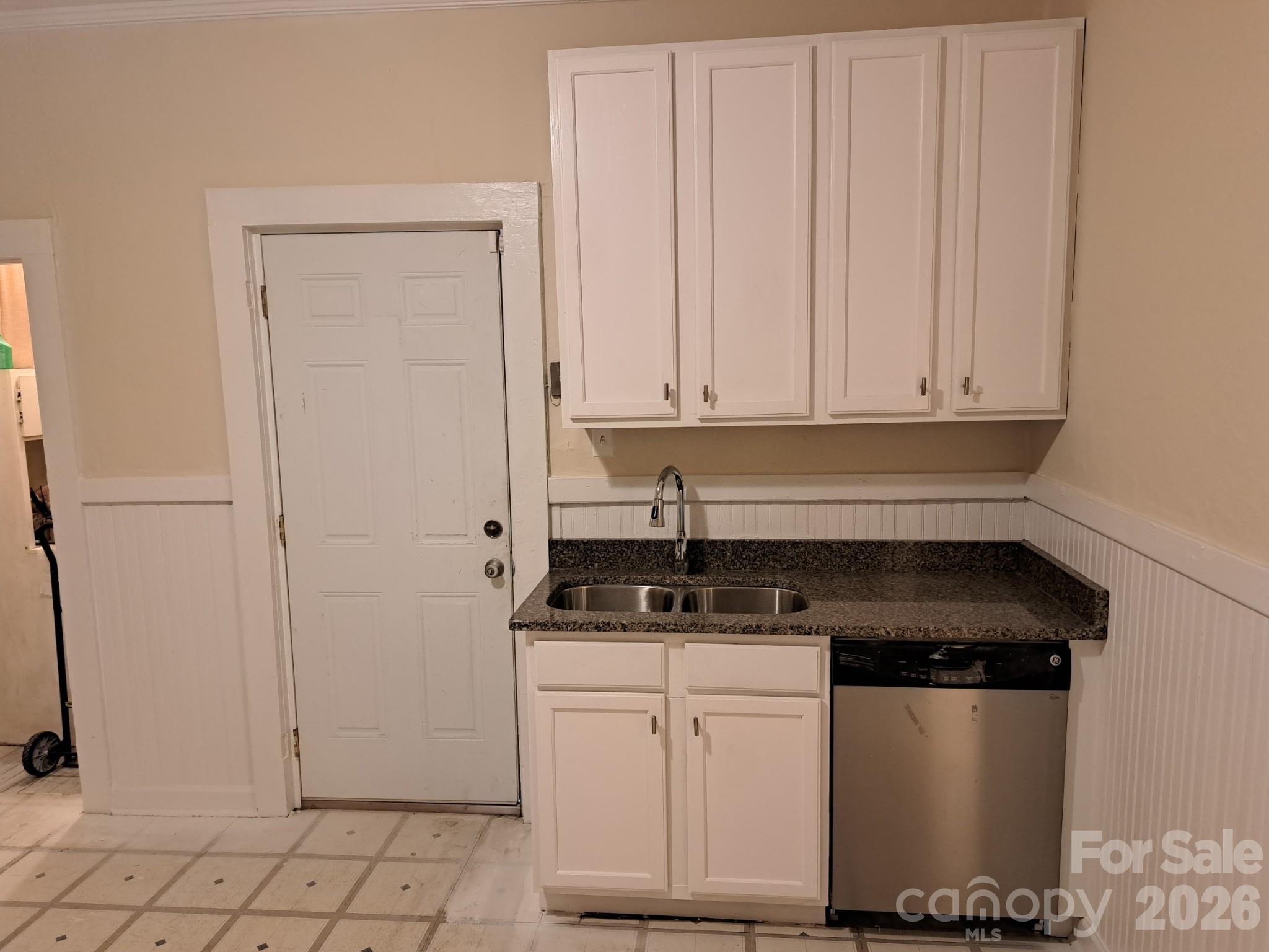 106 N Liberty Street Property Photo 4
